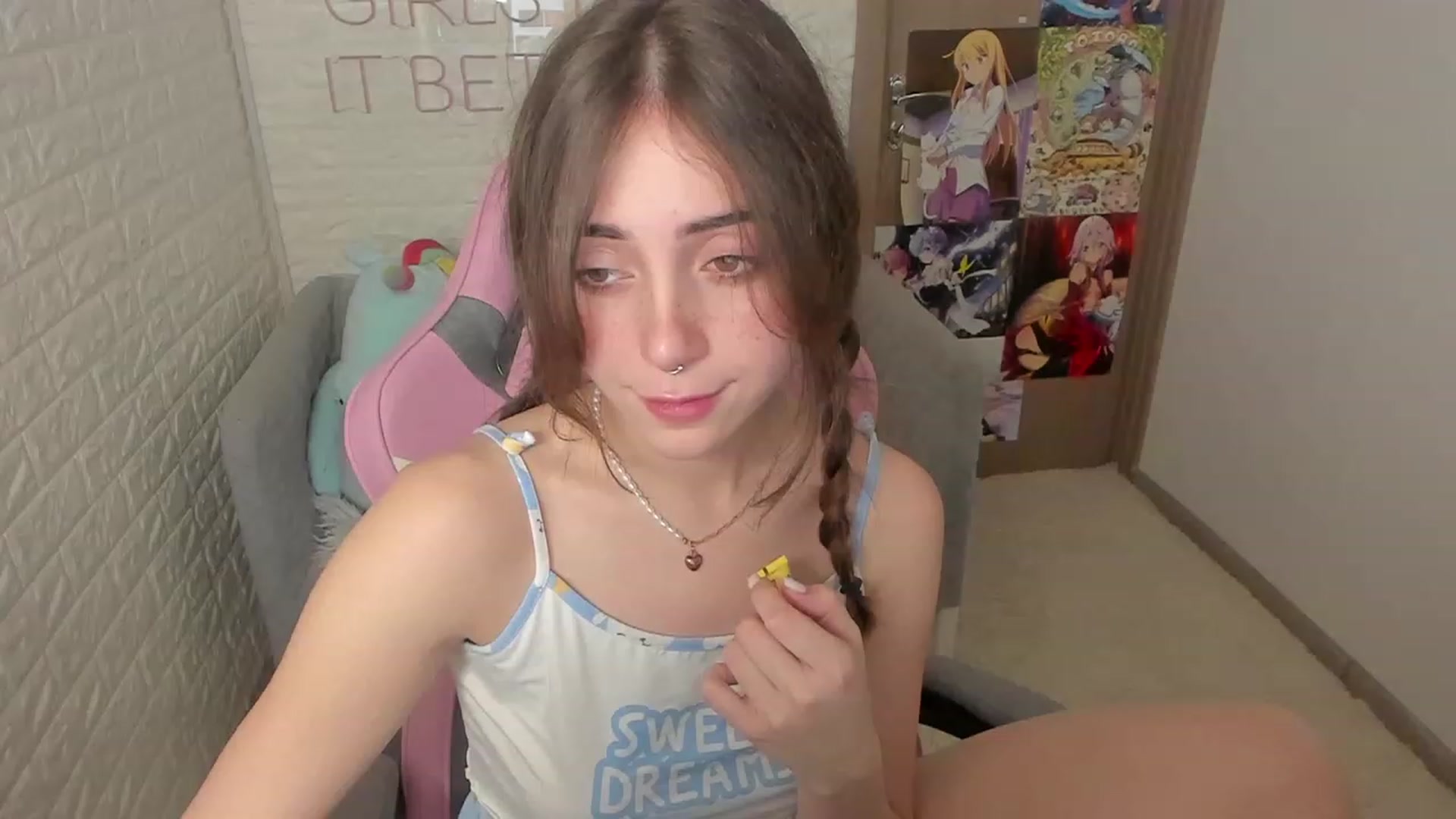 Gallery image thumbnail from ElsaYoung's myfreecams stream on, 01/26/2023, 08:38 image 7 of 20