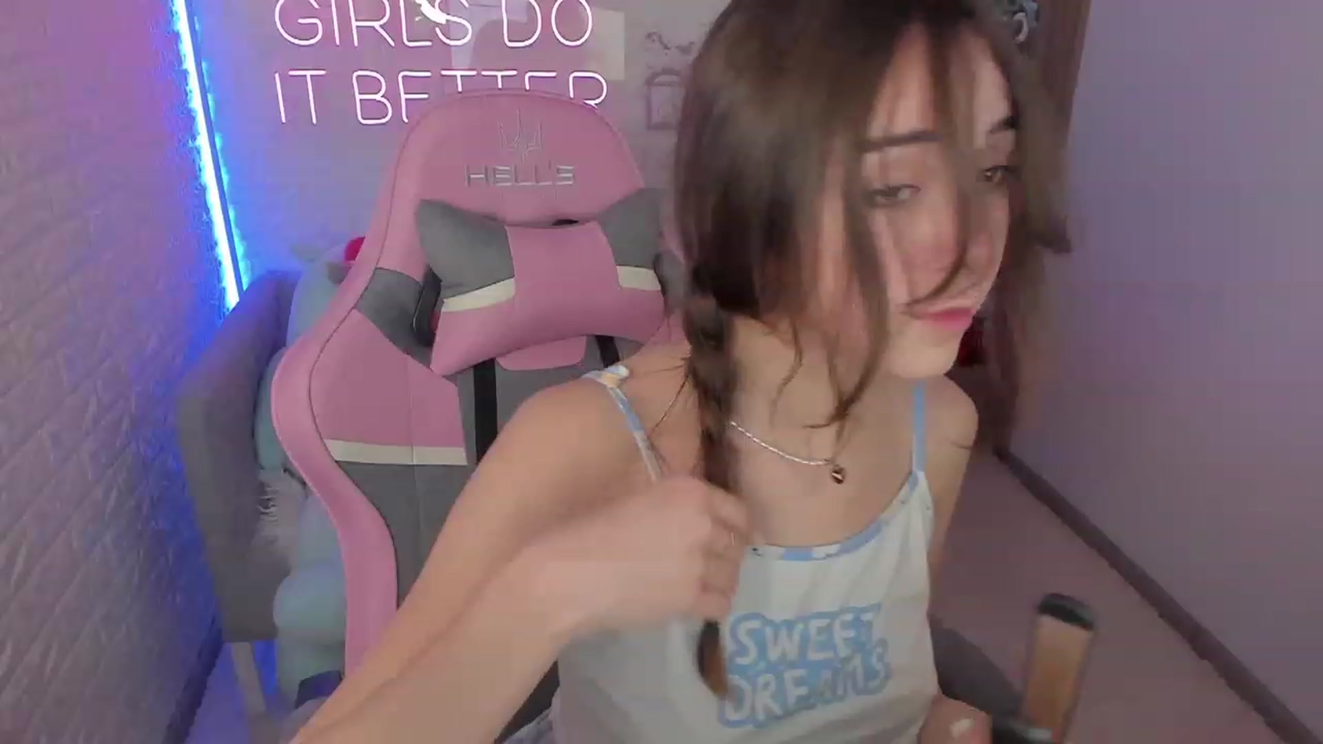 Gallery image thumbnail from ElsaYoung's myfreecams stream on, 01/26/2023, 08:38 image 16 of 20