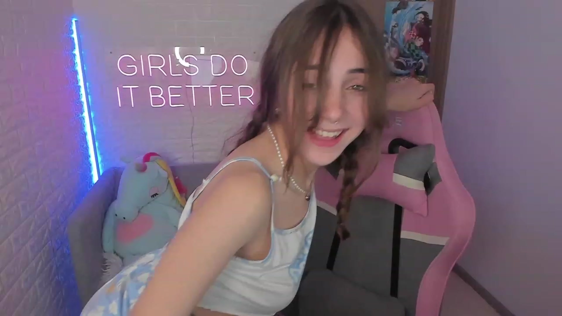 Gallery image thumbnail from ElsaYoung's myfreecams stream on, 01/26/2023, 08:38 image 18 of 20