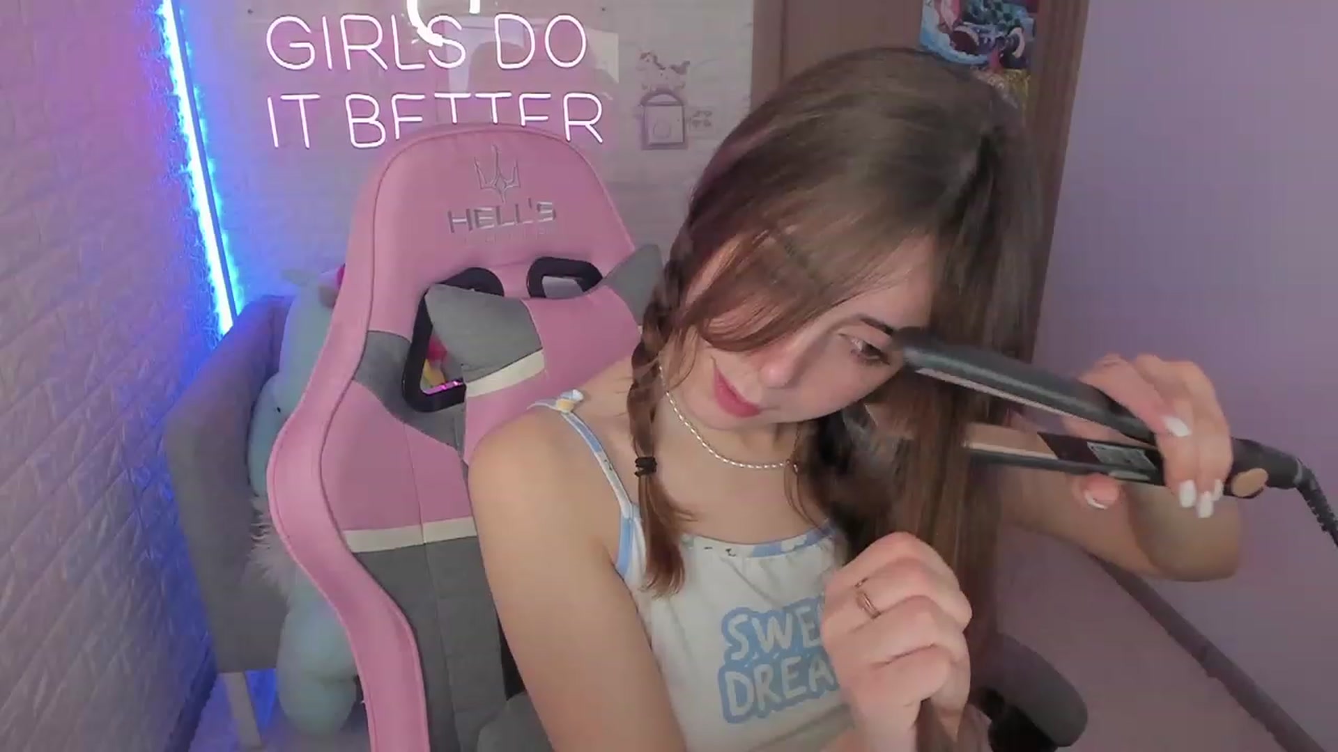 Gallery image thumbnail from ElsaYoung's myfreecams stream on, 01/26/2023, 08:38 image 20 of 20