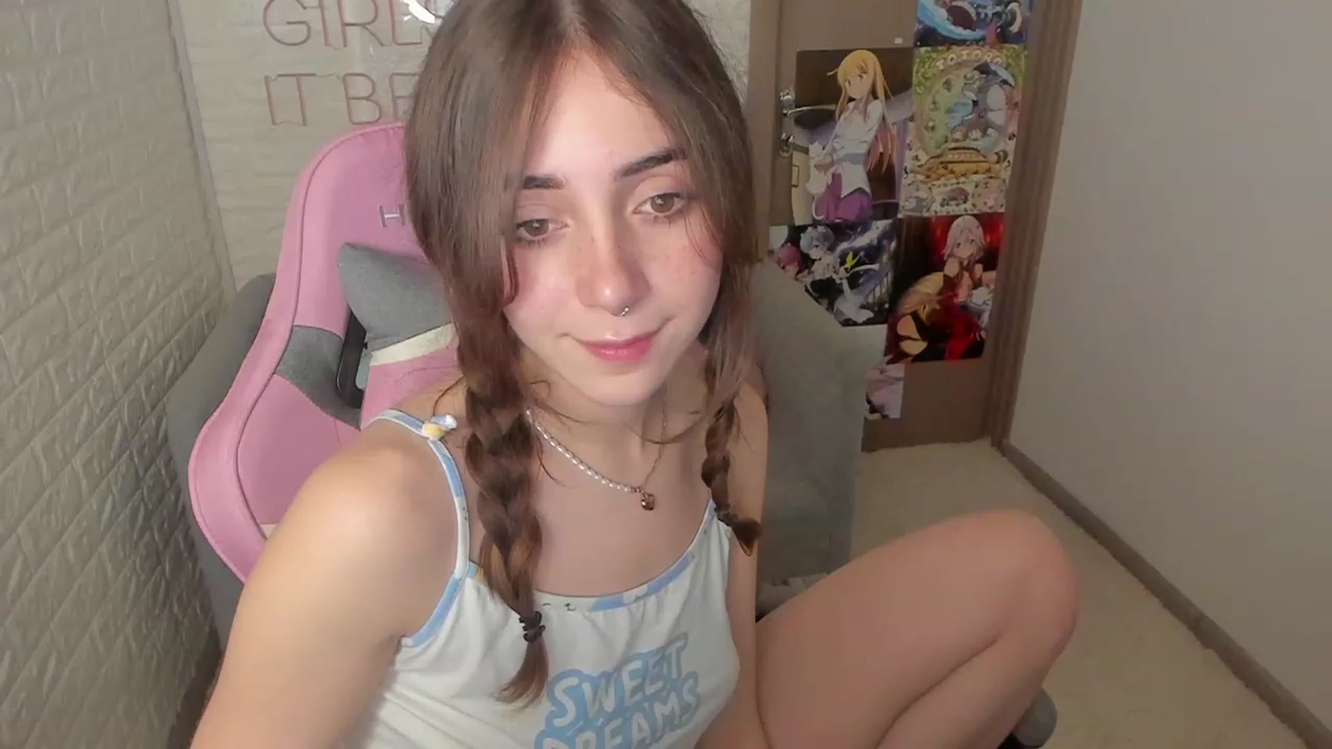 Gallery image thumbnail from ElsaYoung's myfreecams stream on, 01/26/2023, 08:38 image 11 of 20