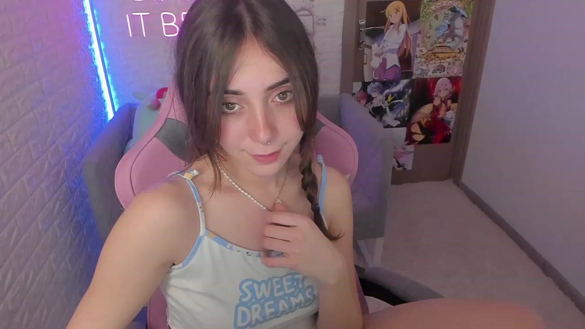 Gallery image thumbnail from ElsaYoung's myfreecams stream on, 01/26/2023, 09:46 image 20 of 20