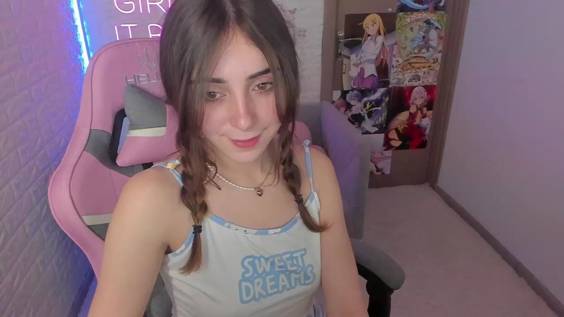 Gallery image thumbnail from ElsaYoung's myfreecams stream on, 01/26/2023, 11:13 image 12 of 20