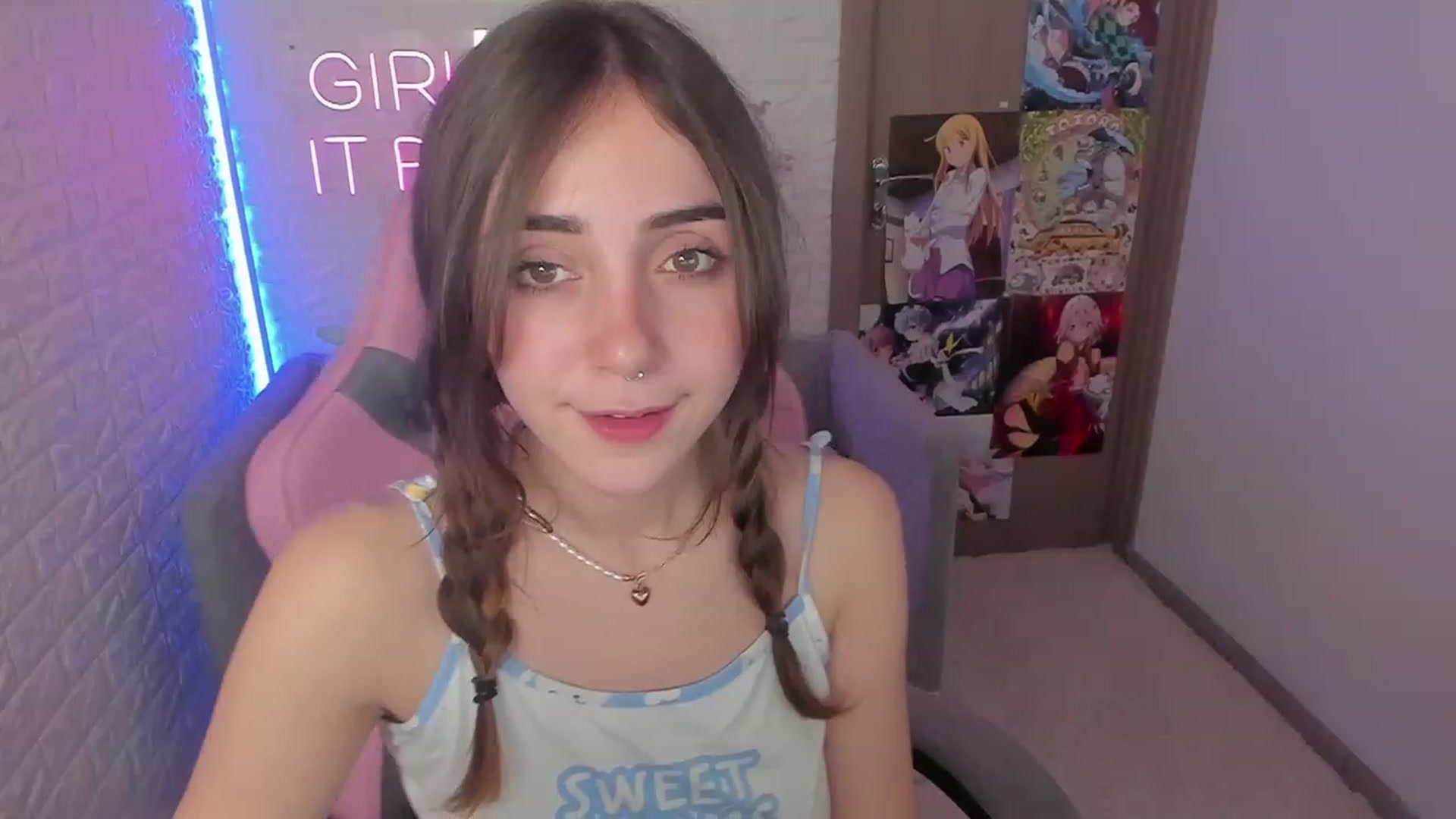 Gallery image thumbnail from ElsaYoung's myfreecams stream on, 01/26/2023, 11:13 image 10 of 20