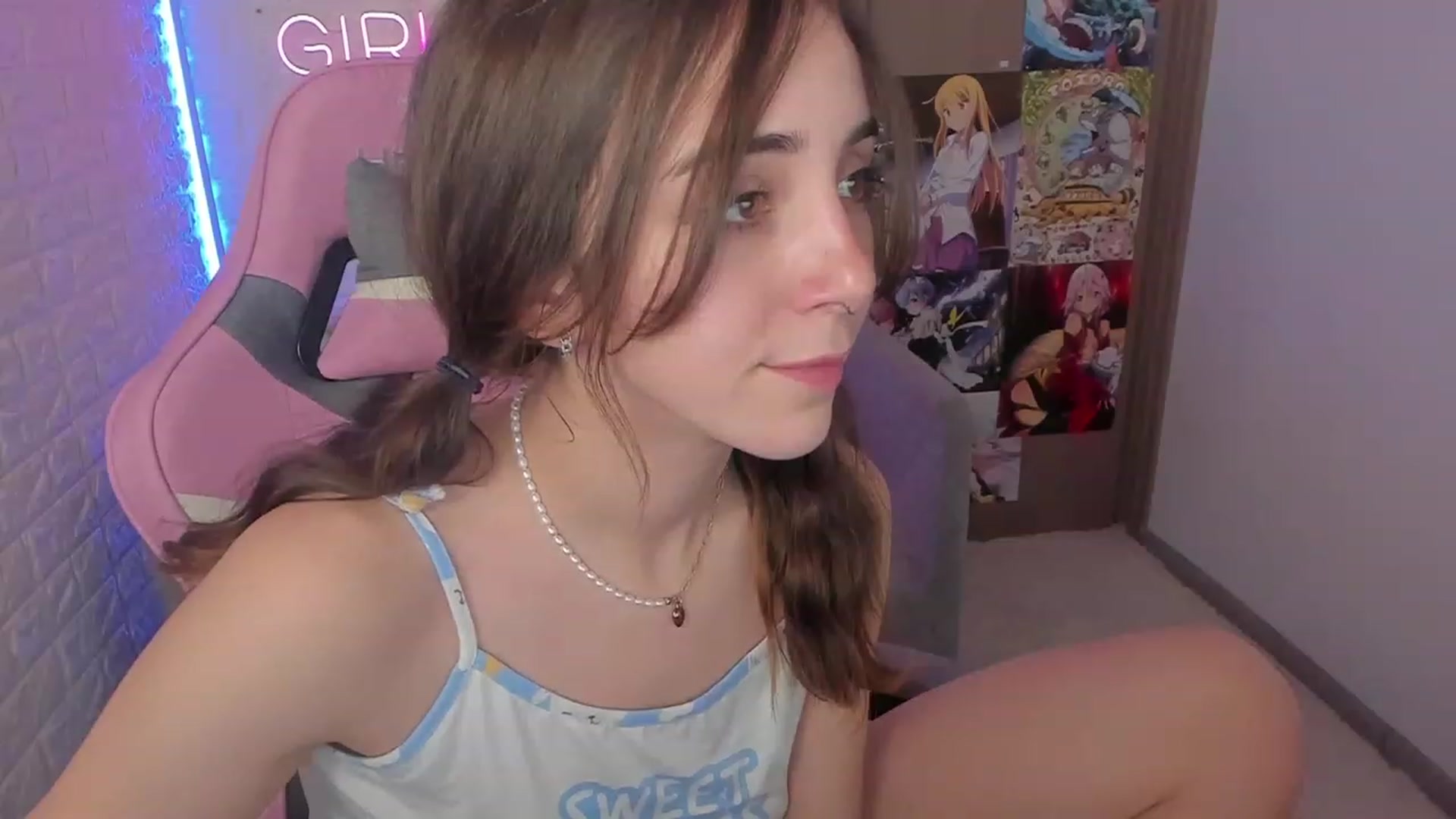 Gallery image thumbnail from ElsaYoung's myfreecams stream on, 01/26/2023, 12:29 image 18 of 20