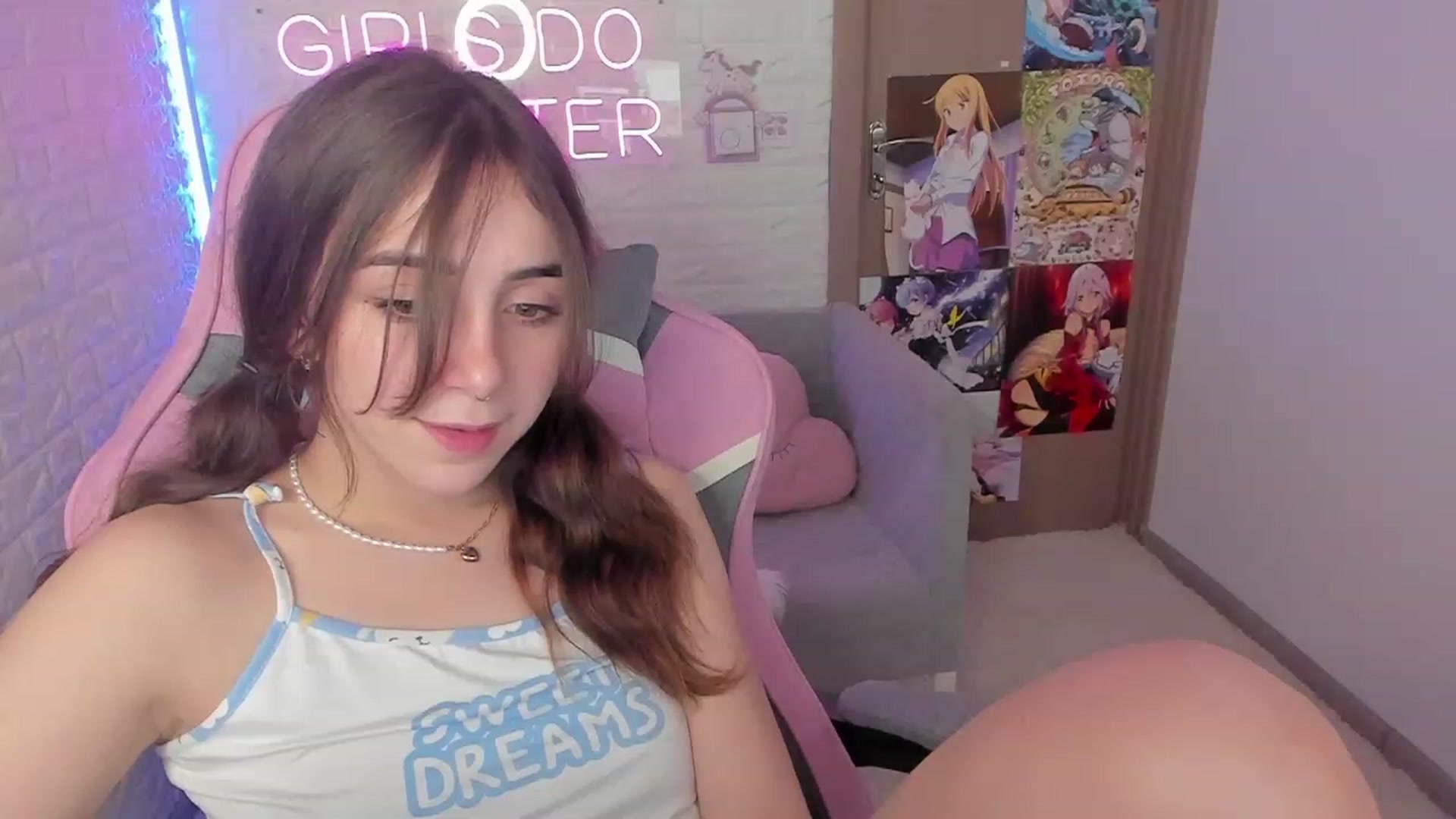 Gallery image thumbnail from ElsaYoung's myfreecams stream on, 01/26/2023, 12:29 image 19 of 20