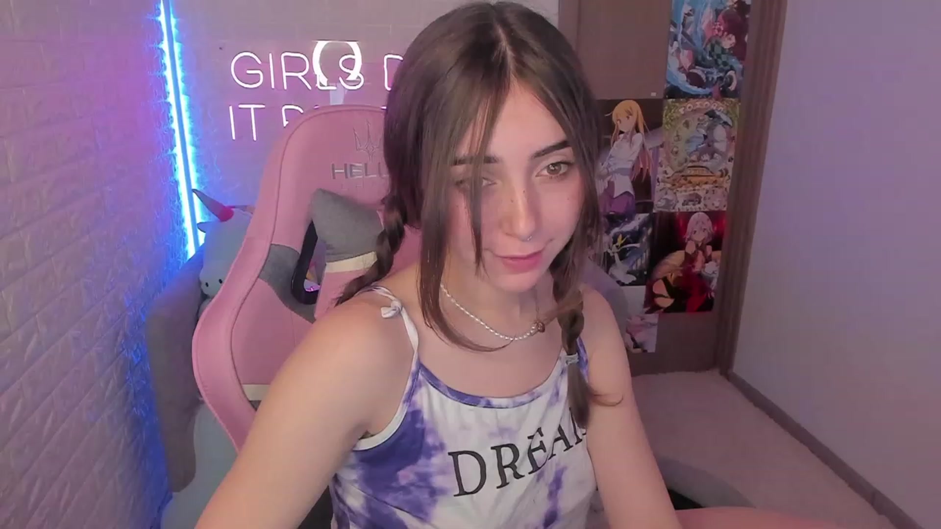 Gallery image thumbnail from ElsaYoung's myfreecams stream on, 01/27/2023, 08:23 image 4 of 20