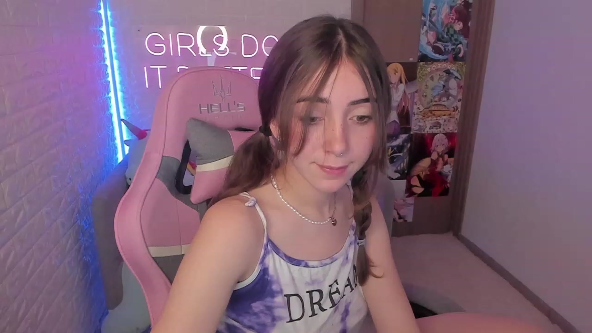 Gallery image thumbnail from ElsaYoung's myfreecams stream on, 01/27/2023, 08:23 image 10 of 20
