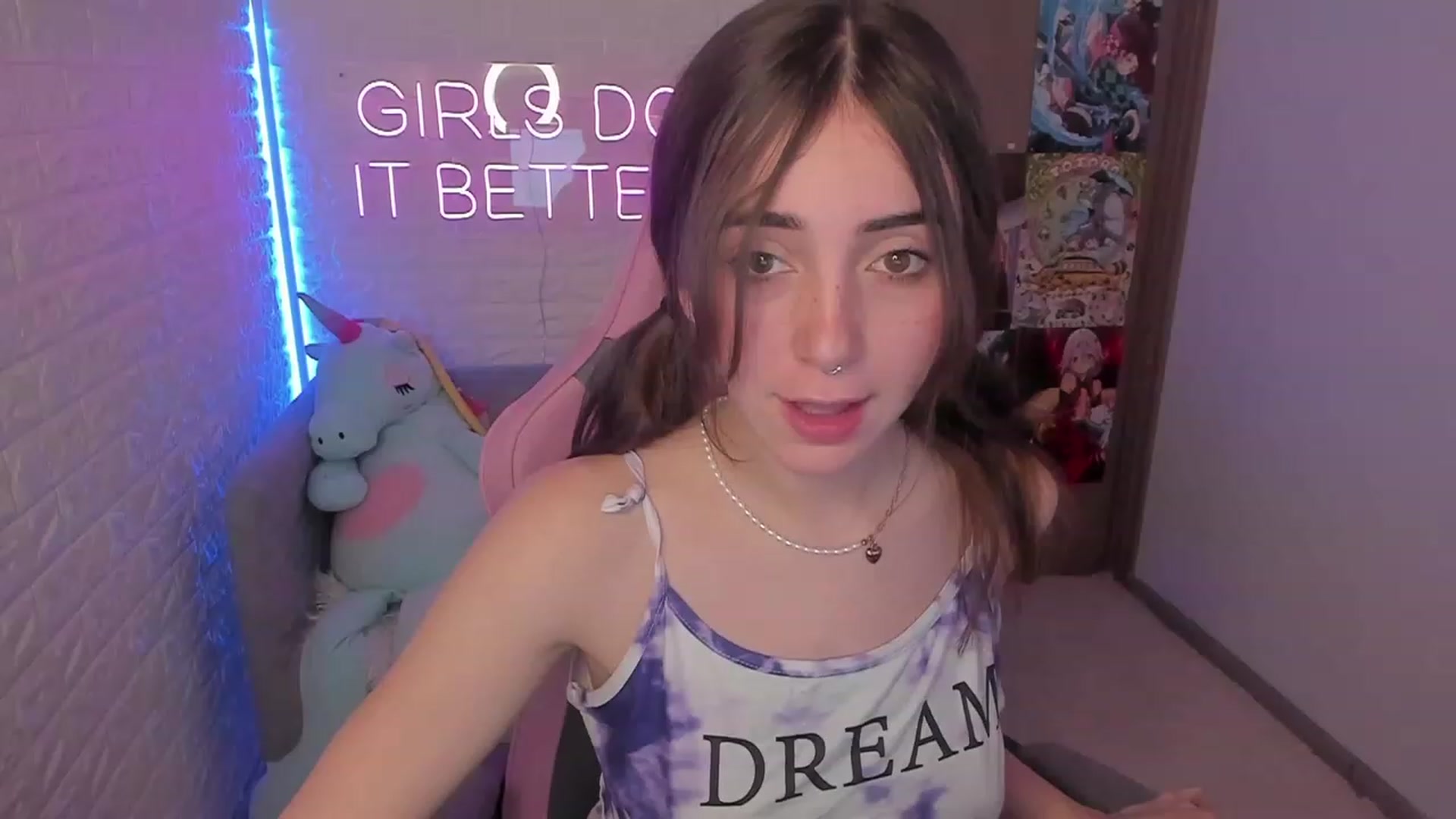 Gallery image thumbnail from ElsaYoung's myfreecams stream on, 01/27/2023, 08:23 image 15 of 20