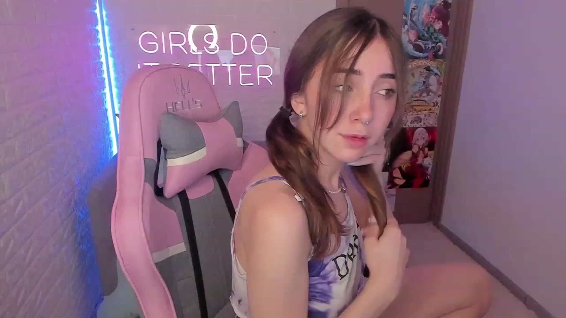 Gallery image thumbnail from ElsaYoung's myfreecams stream on, 01/27/2023, 08:23 image 13 of 20