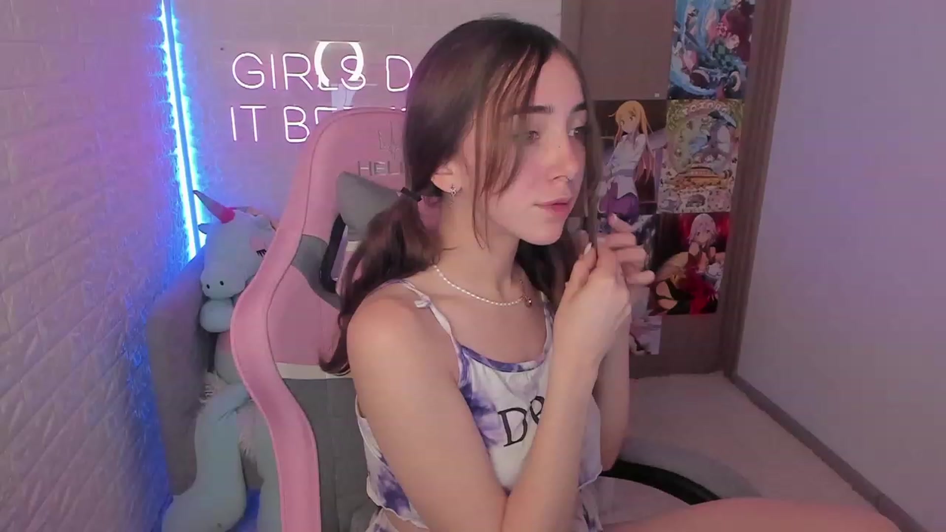 Gallery image thumbnail from ElsaYoung's myfreecams stream on, 01/27/2023, 08:23 image 12 of 20