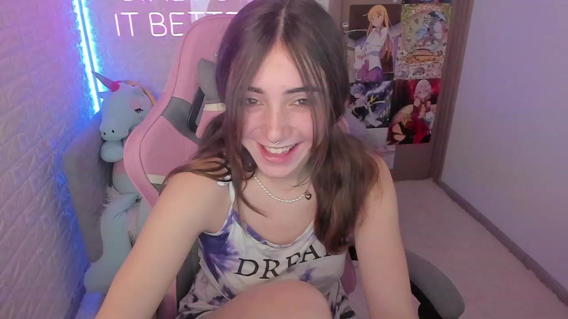 Gallery image thumbnail from ElsaYoung's myfreecams stream on, 01/27/2023, 09:08 image 1 of 20