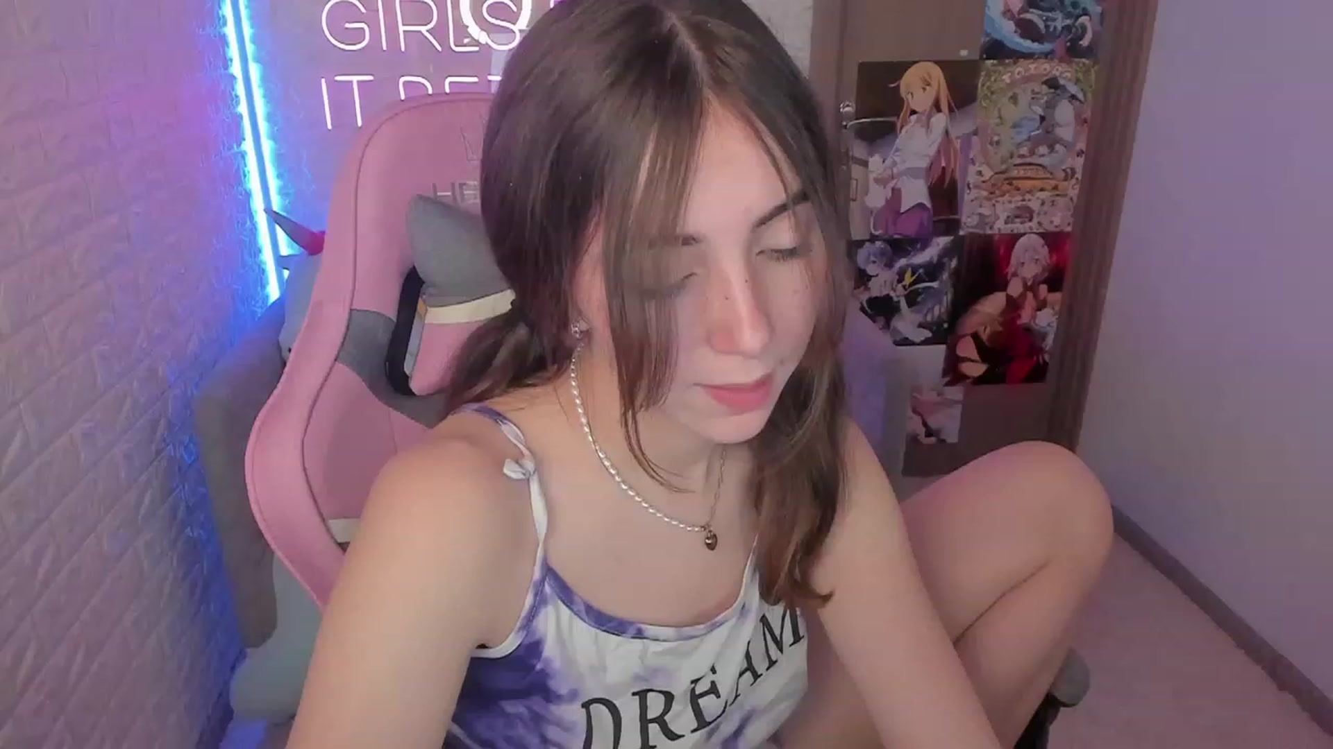 Gallery image thumbnail from ElsaYoung's myfreecams stream on, 01/27/2023, 09:08 image 17 of 20