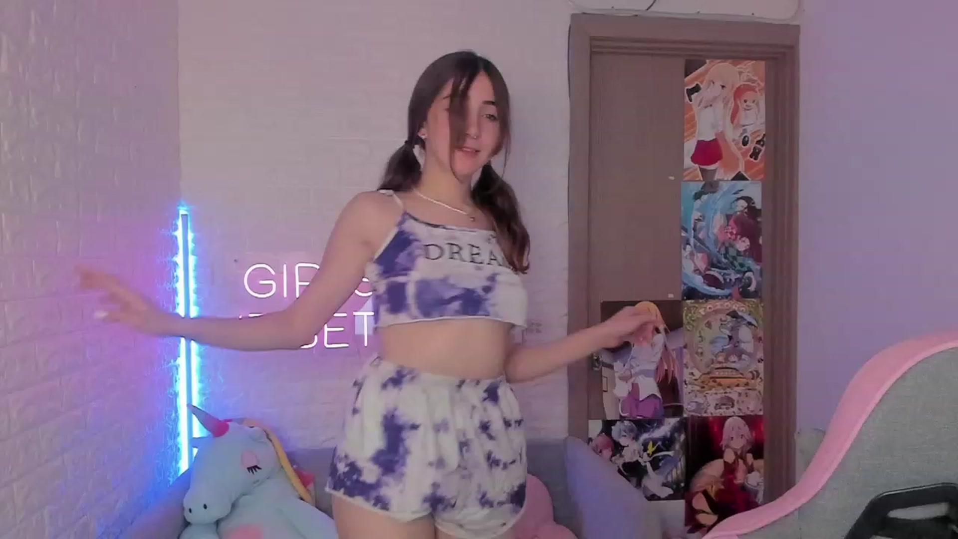 Gallery image thumbnail from ElsaYoung's myfreecams stream on, 01/27/2023, 09:08 image 8 of 20