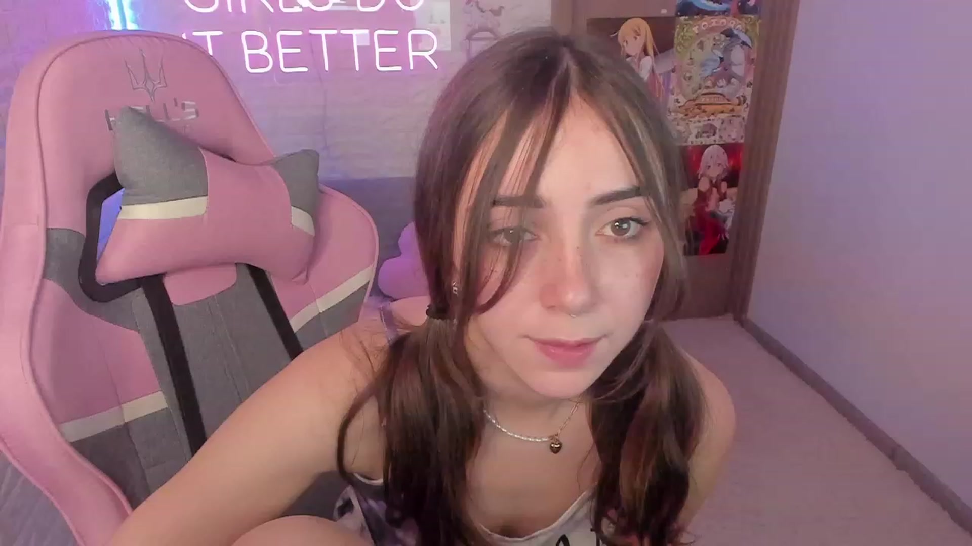Gallery image thumbnail from ElsaYoung's myfreecams stream on, 01/27/2023, 10:31 image 6 of 20