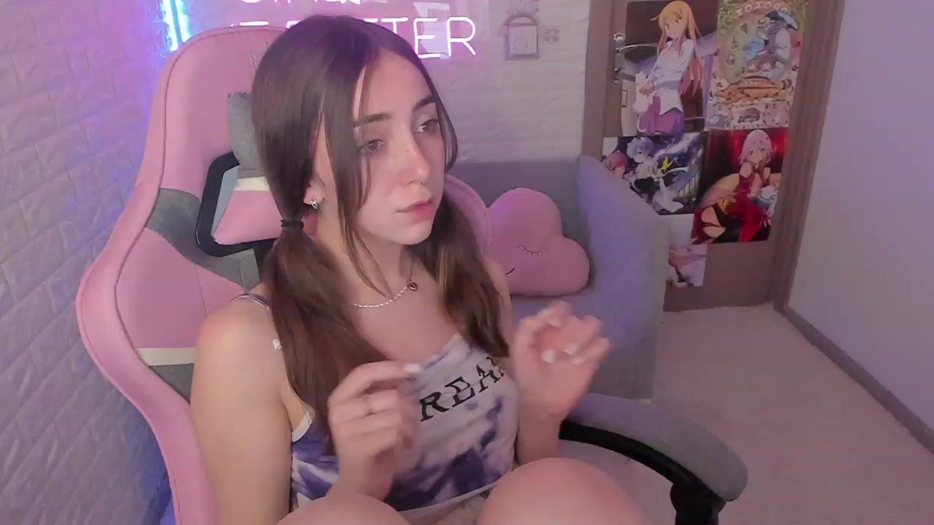 Gallery image thumbnail from ElsaYoung's myfreecams stream on, 01/27/2023, 10:31 image 19 of 20