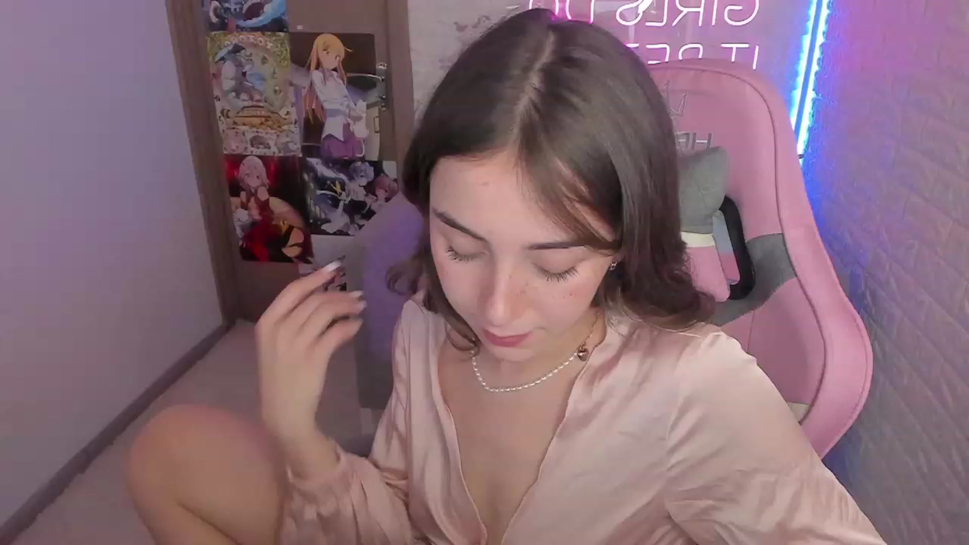 Gallery image thumbnail from ElsaYoung's myfreecams stream on, 01/28/2023, 13:48 image 10 of 20