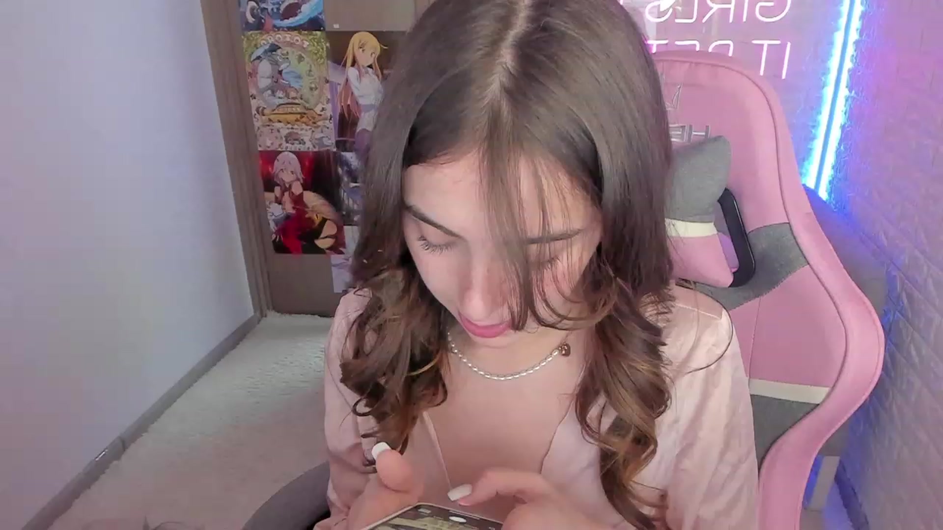 Gallery image thumbnail from ElsaYoung's myfreecams stream on, 01/28/2023, 14:54 image 13 of 20