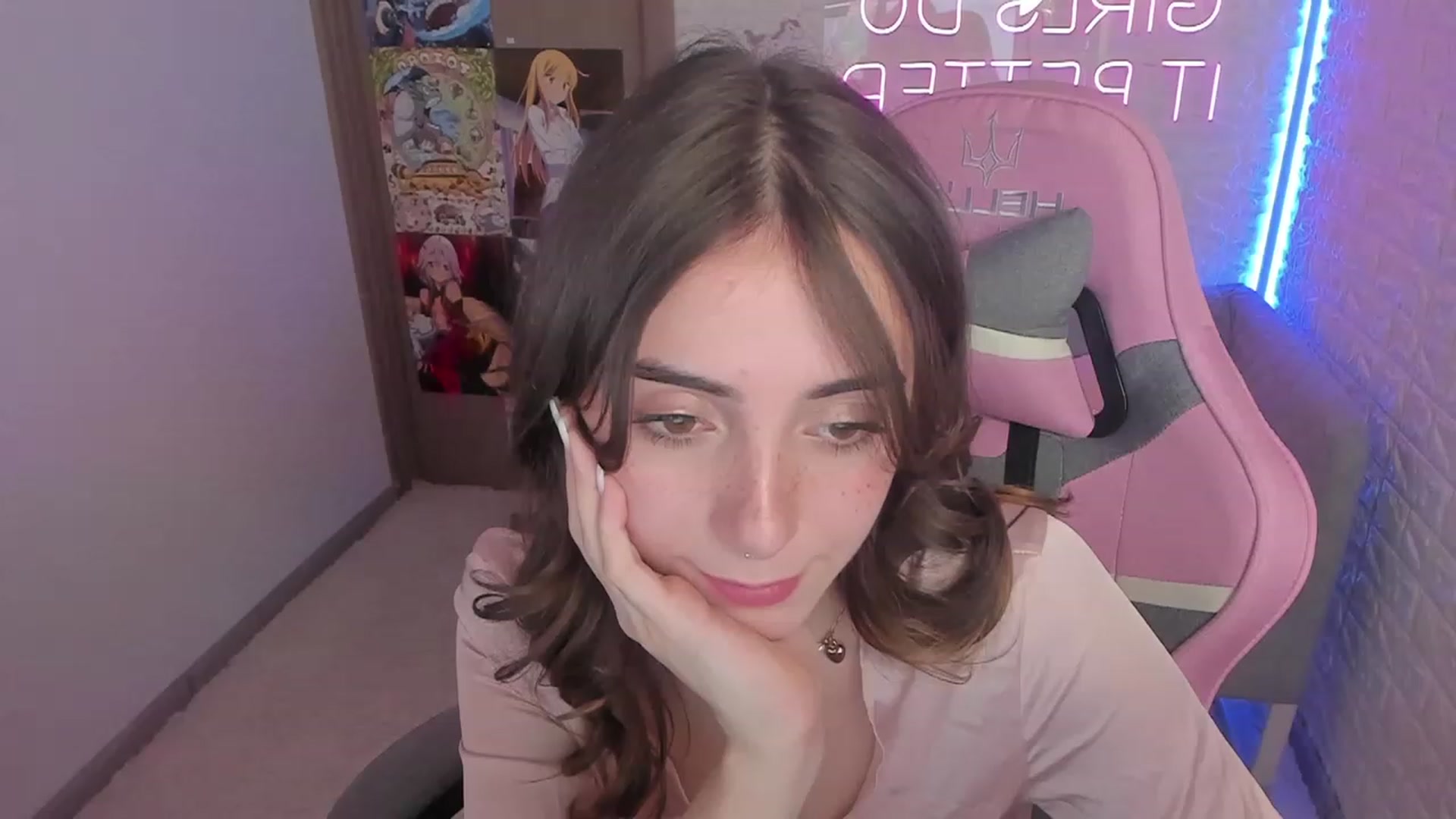 Gallery image thumbnail from ElsaYoung's myfreecams stream on, 01/28/2023, 14:54 image 8 of 20