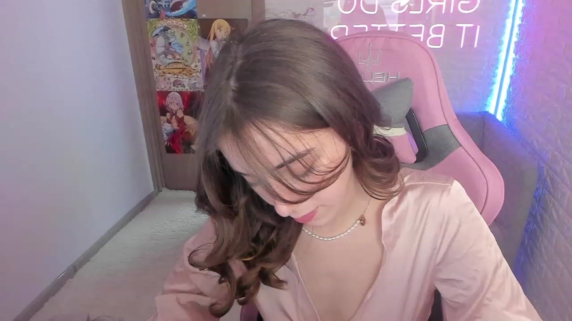 Gallery image thumbnail from ElsaYoung's myfreecams stream on, 01/28/2023, 14:54 image 17 of 20