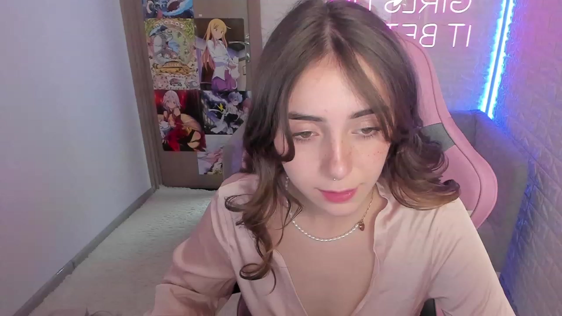 Gallery image thumbnail from ElsaYoung's myfreecams stream on, 01/28/2023, 14:54 image 18 of 20