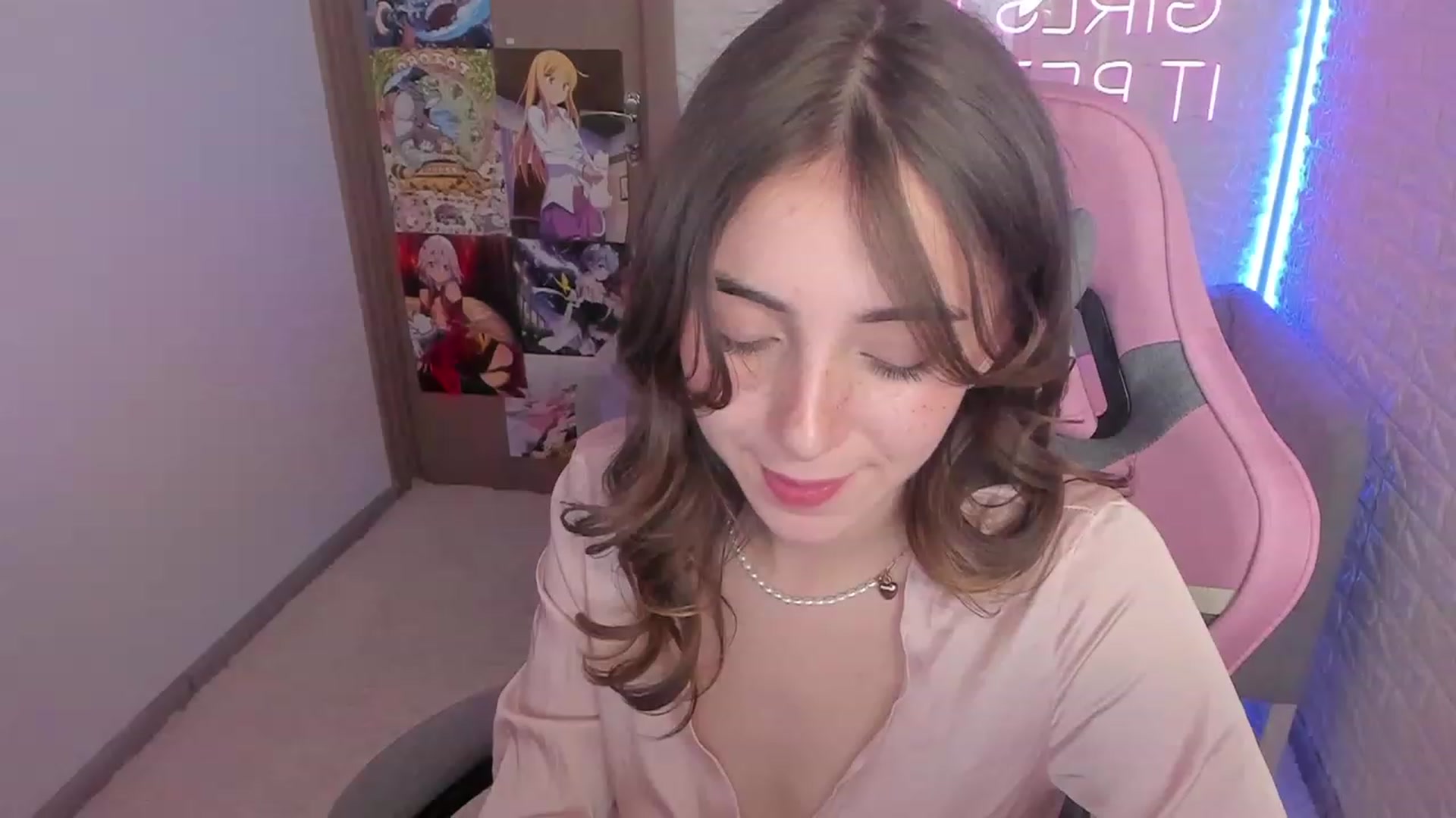 Gallery image thumbnail from ElsaYoung's myfreecams stream on, 01/28/2023, 14:54 image 6 of 20