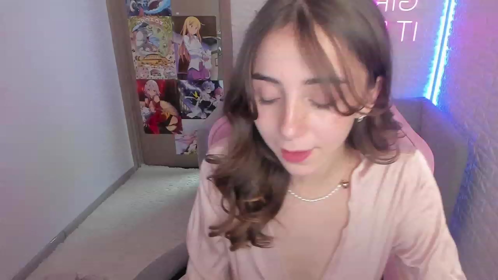 Gallery image thumbnail from ElsaYoung's myfreecams stream on, 01/28/2023, 14:54 image 15 of 20