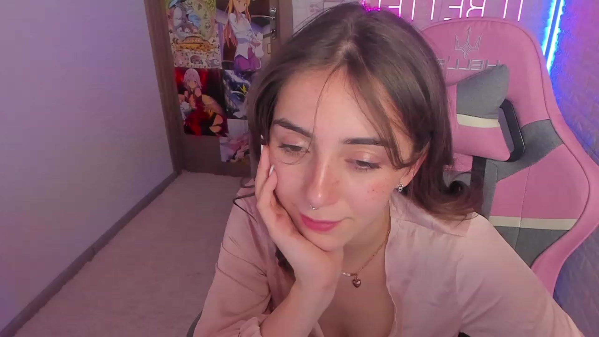 Gallery image thumbnail from ElsaYoung's myfreecams stream on, 01/28/2023, 17:40 image 7 of 20