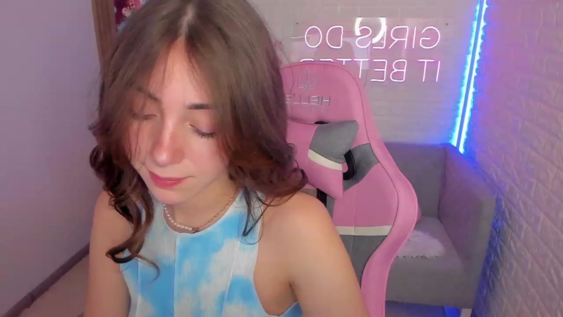 Gallery image thumbnail from ElsaYoung's myfreecams stream on, 01/29/2023, 13:14 image 19 of 20