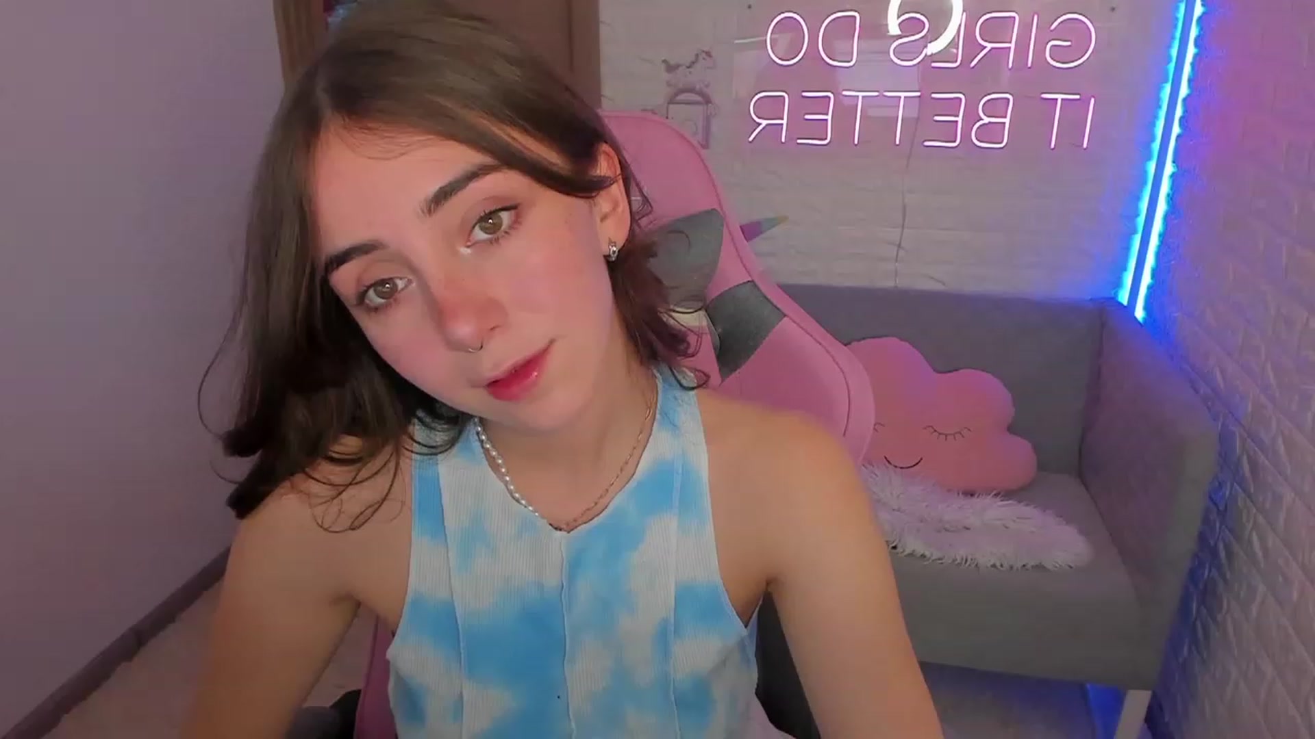 Gallery image thumbnail from ElsaYoung's myfreecams stream on, 01/29/2023, 13:14 image 11 of 20