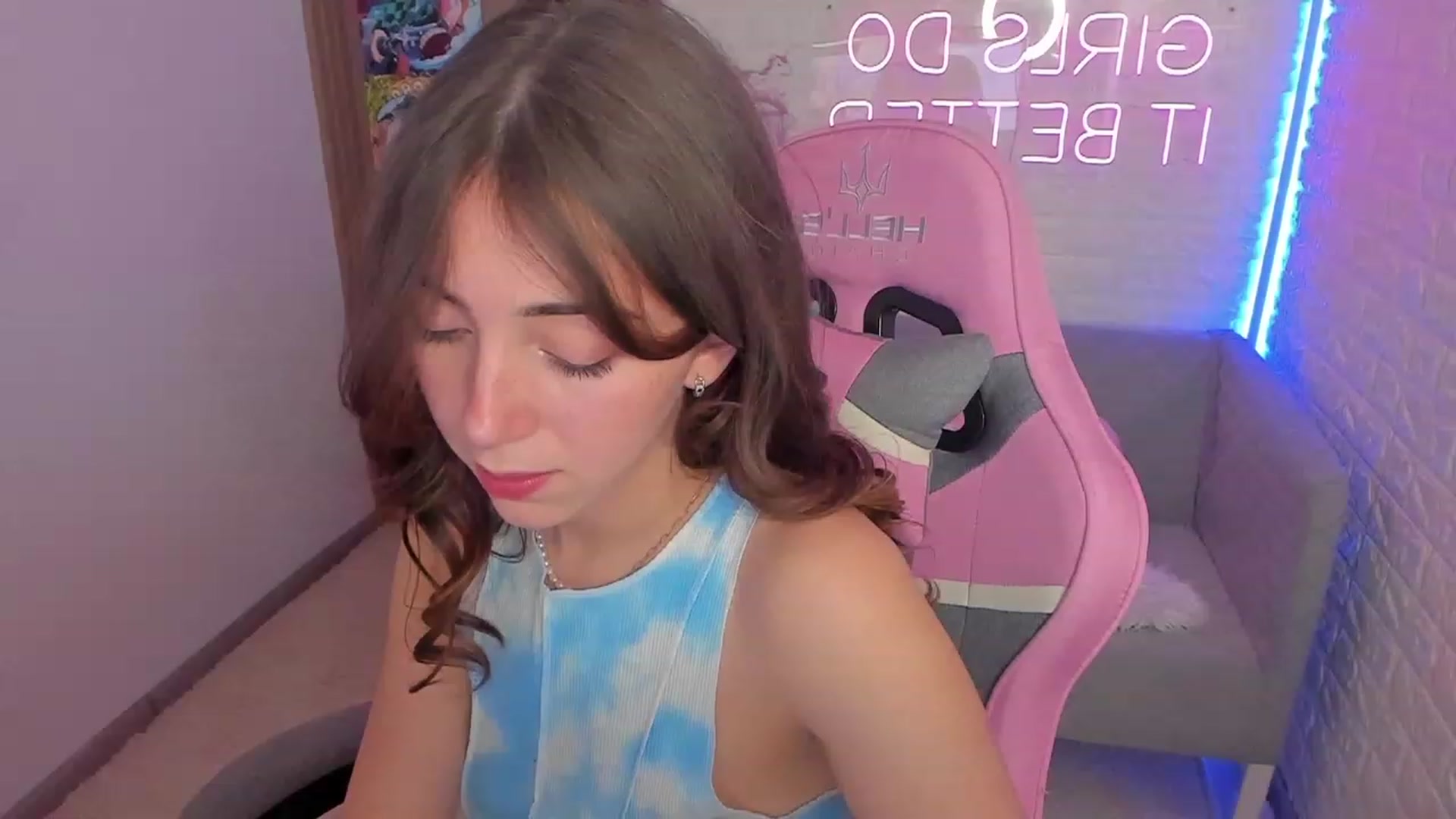 Gallery image thumbnail from ElsaYoung's myfreecams stream on, 01/29/2023, 13:14 image 15 of 20