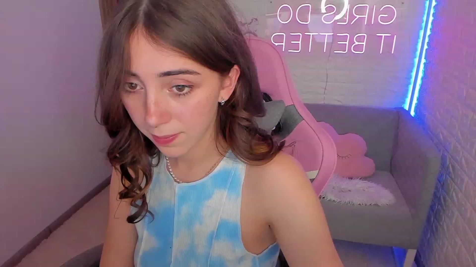 Gallery image thumbnail from ElsaYoung's myfreecams stream on, 01/29/2023, 13:14 image 14 of 20