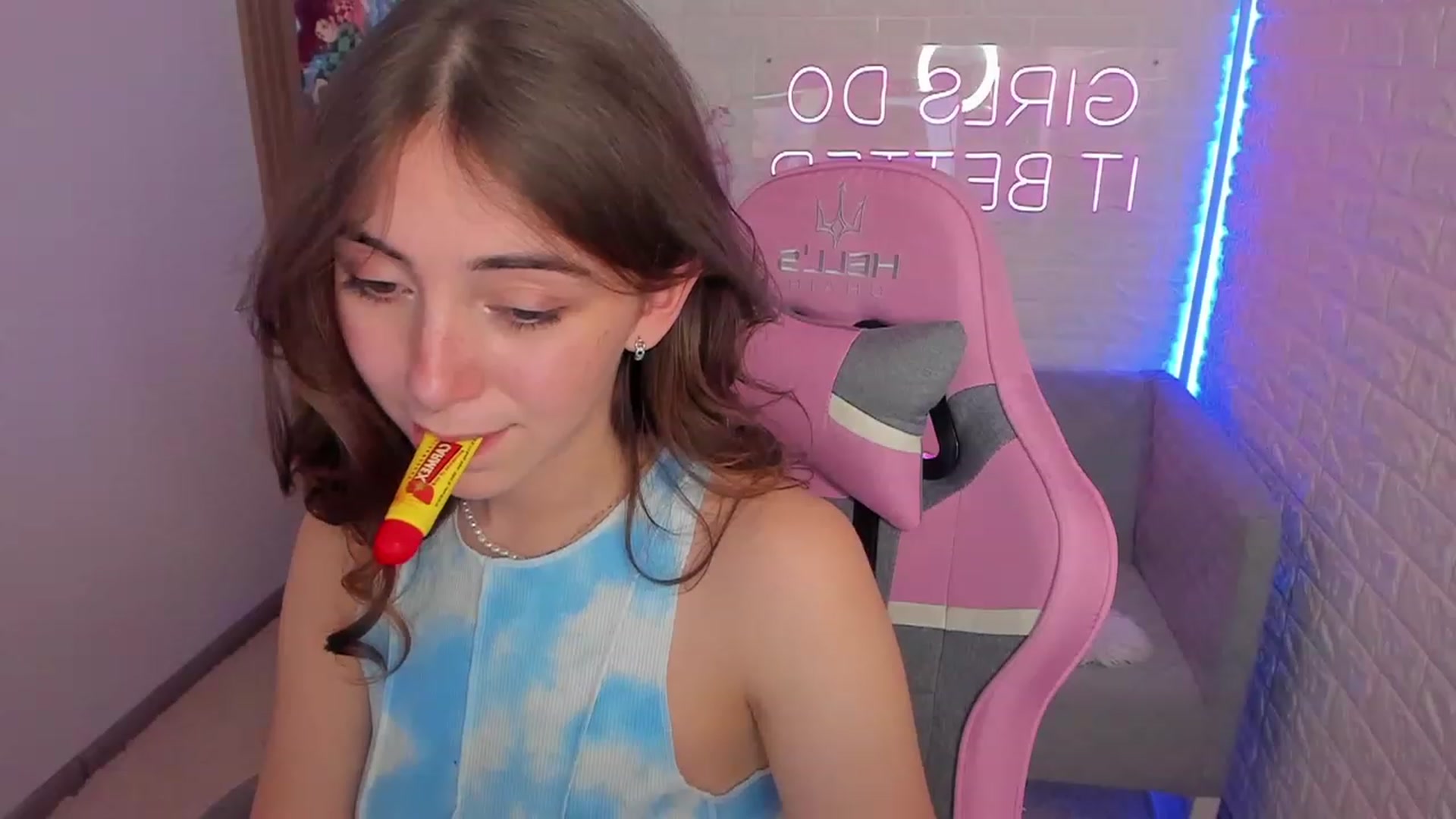 Gallery image thumbnail from ElsaYoung's myfreecams stream on, 01/29/2023, 13:14 image 20 of 20