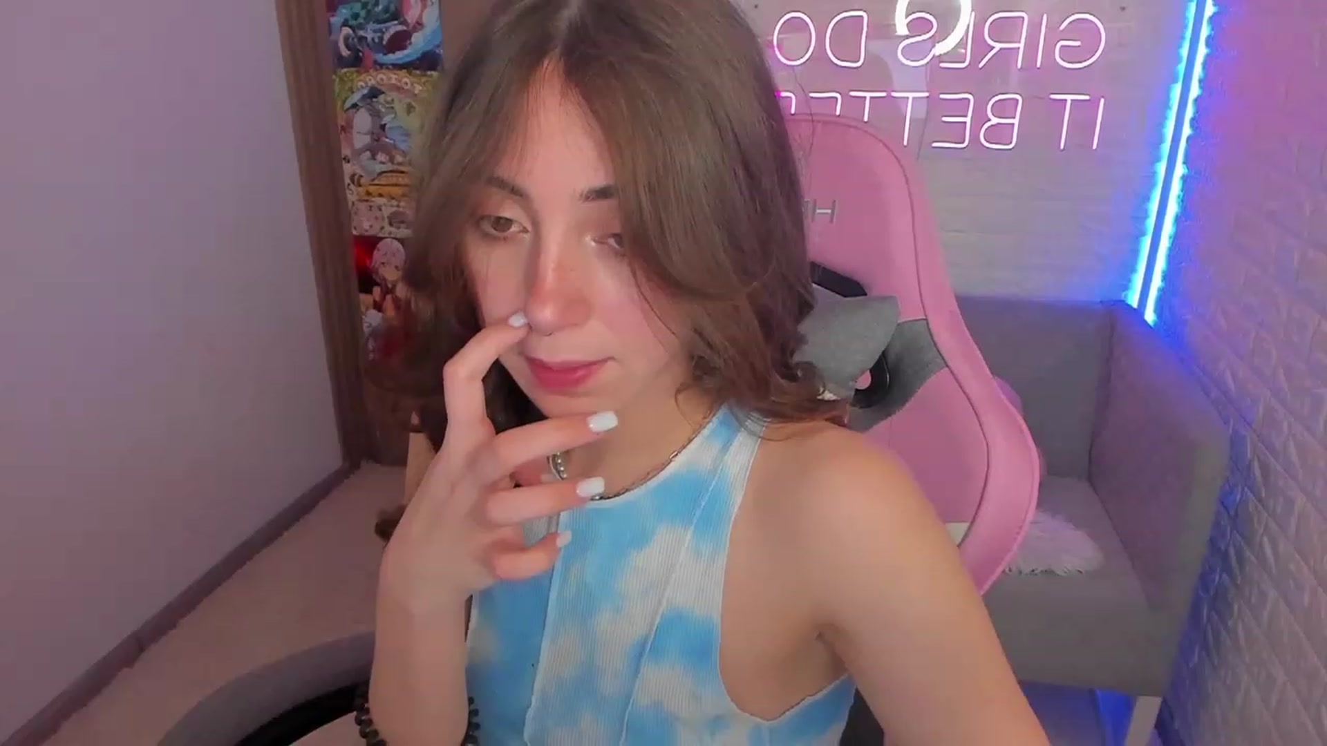 Gallery image thumbnail from ElsaYoung's myfreecams stream on, 01/29/2023, 13:14 image 17 of 20