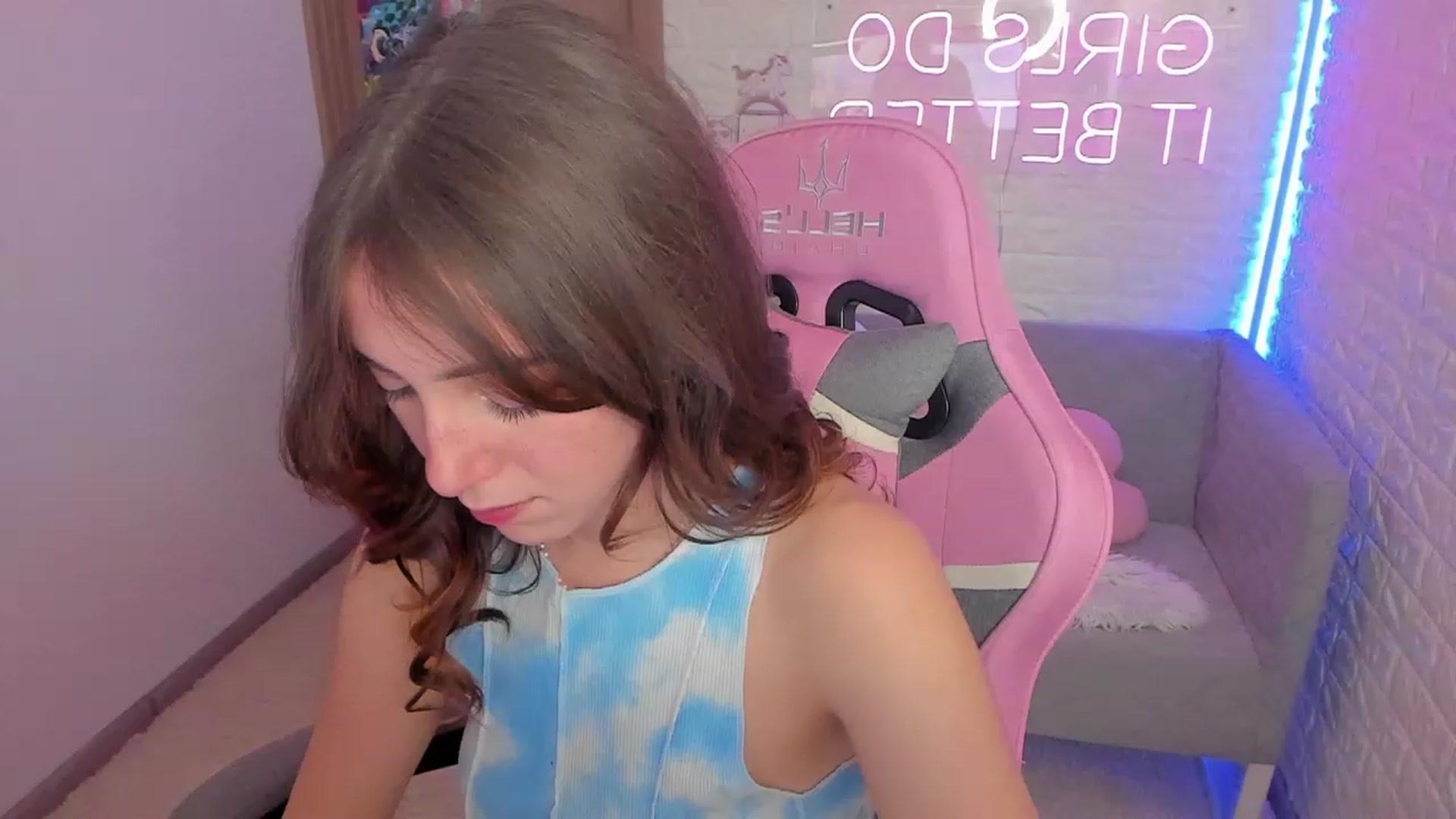 Gallery image thumbnail from ElsaYoung's myfreecams stream on, 01/29/2023, 13:14 image 16 of 20