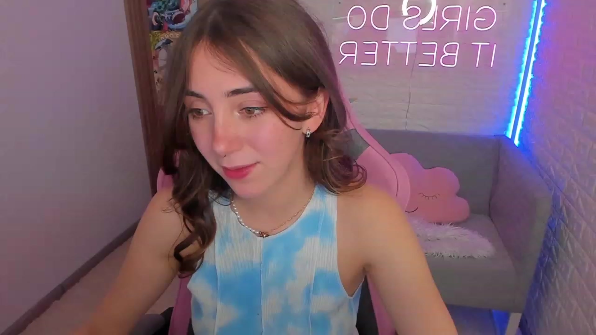 Gallery image thumbnail from ElsaYoung's myfreecams stream on, 01/29/2023, 13:14 image 12 of 20