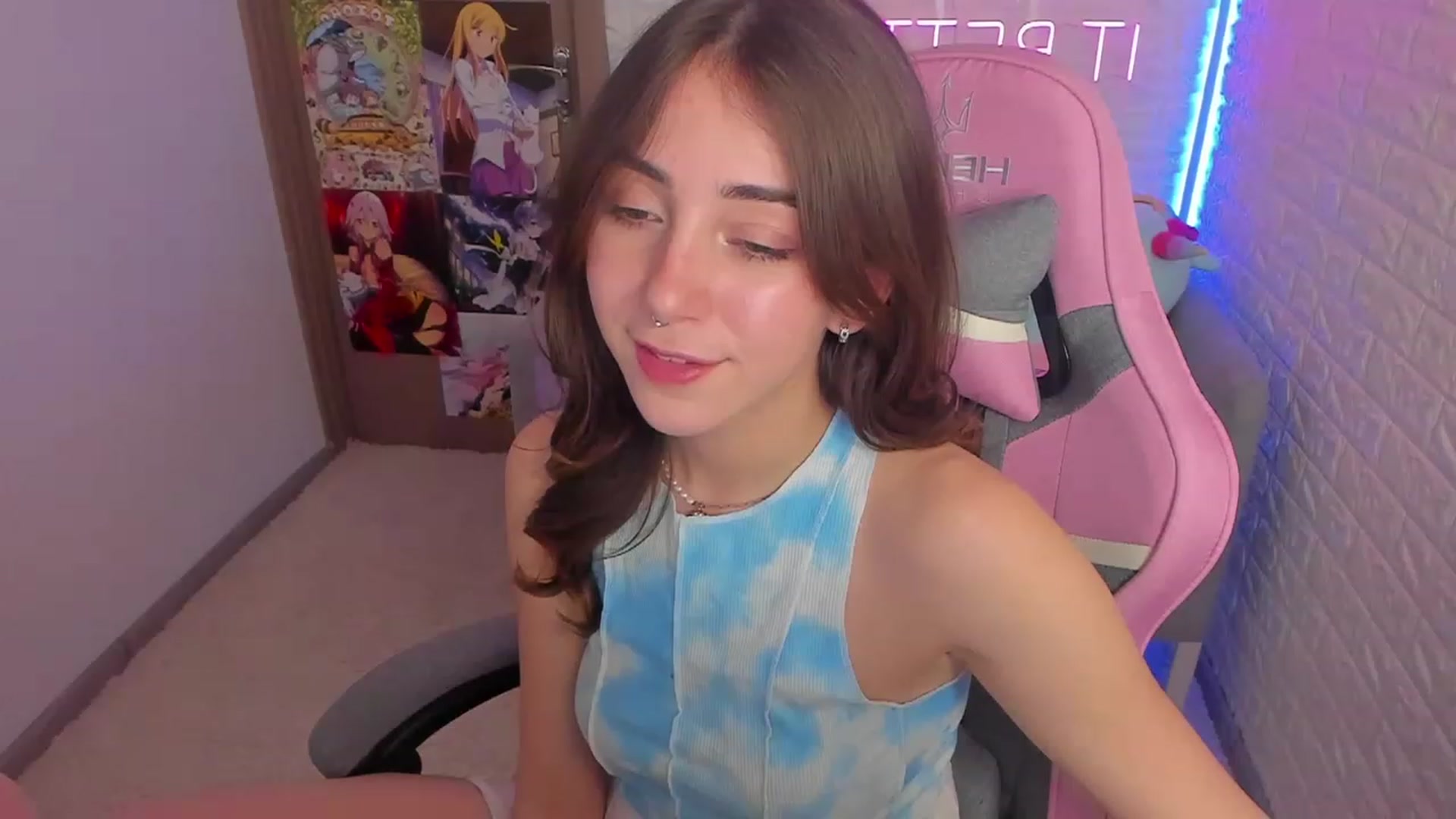 Gallery image thumbnail from ElsaYoung's myfreecams stream on, 01/29/2023, 16:21 image 18 of 20