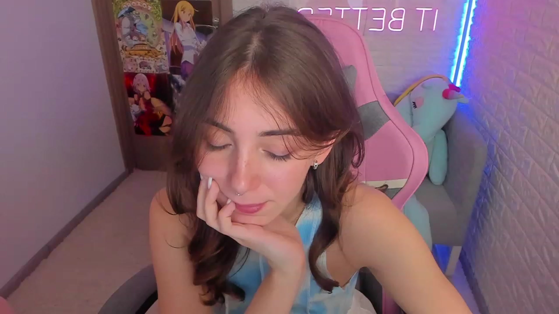 Gallery image thumbnail from ElsaYoung's myfreecams stream on, 01/29/2023, 16:21 image 16 of 20