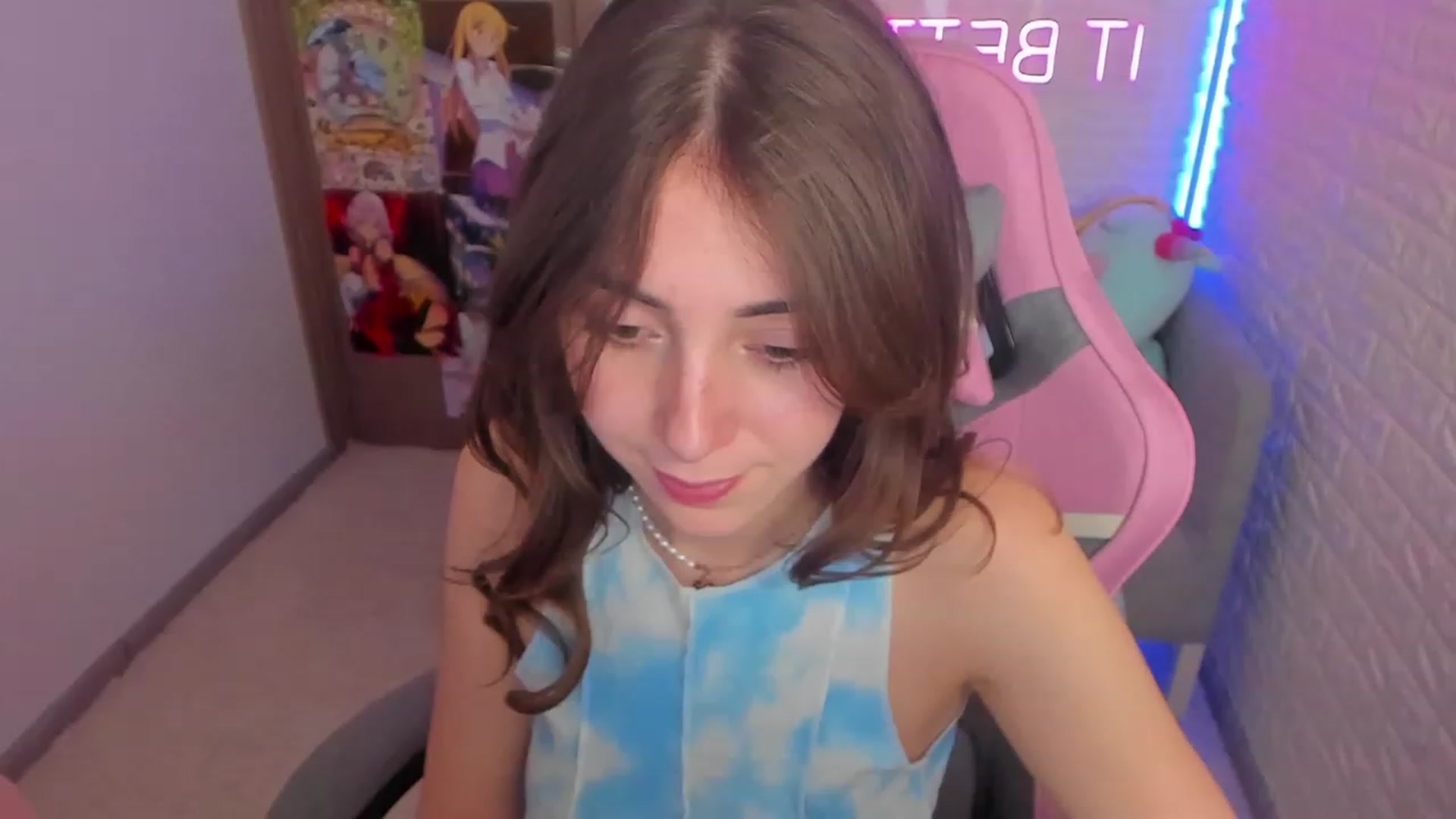 Gallery image thumbnail from ElsaYoung's myfreecams stream on, 01/29/2023, 16:43 image 6 of 20