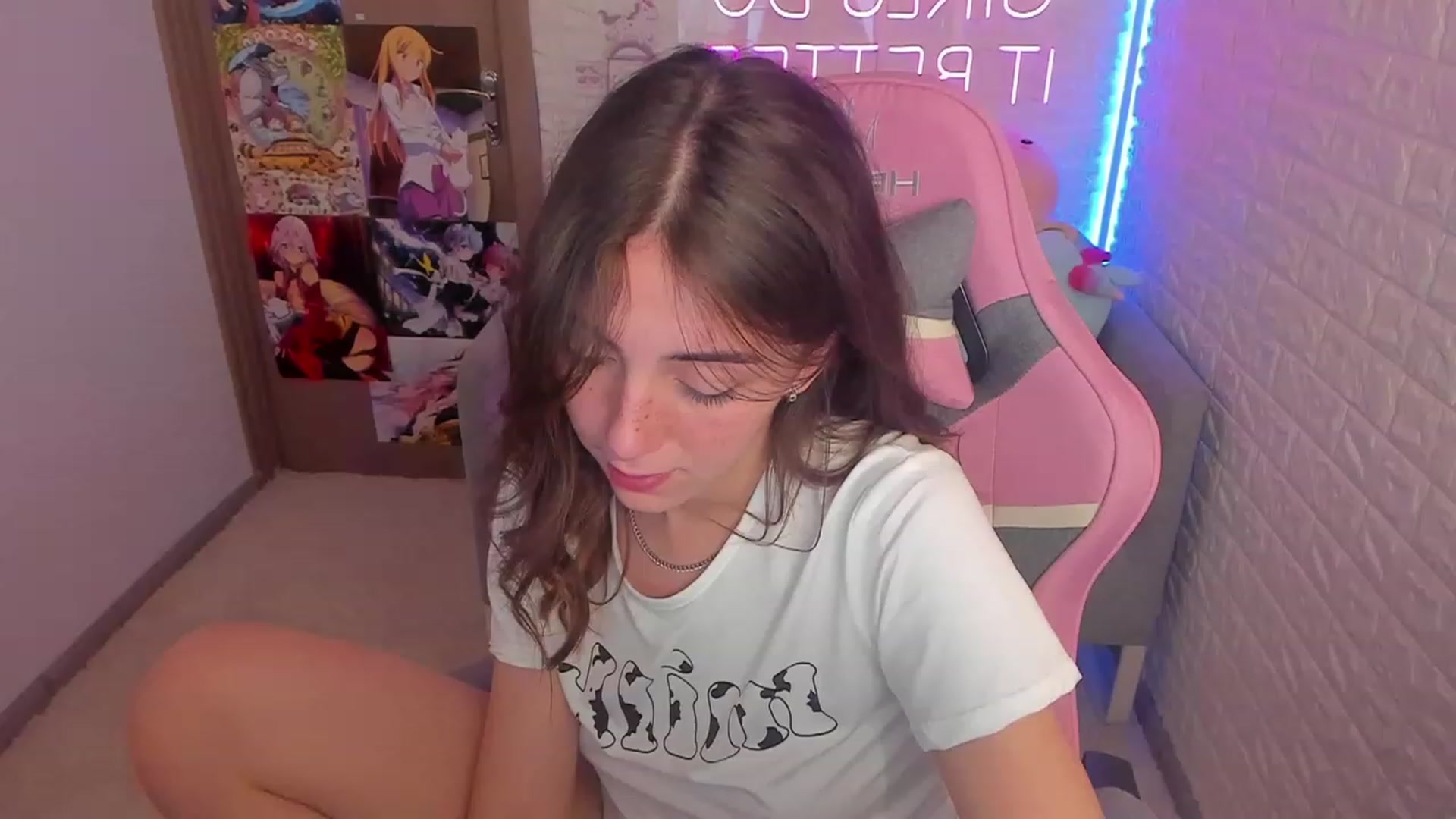 Gallery image thumbnail from ElsaYoung's myfreecams stream on, 02/01/2023, 09:27 image 2 of 20