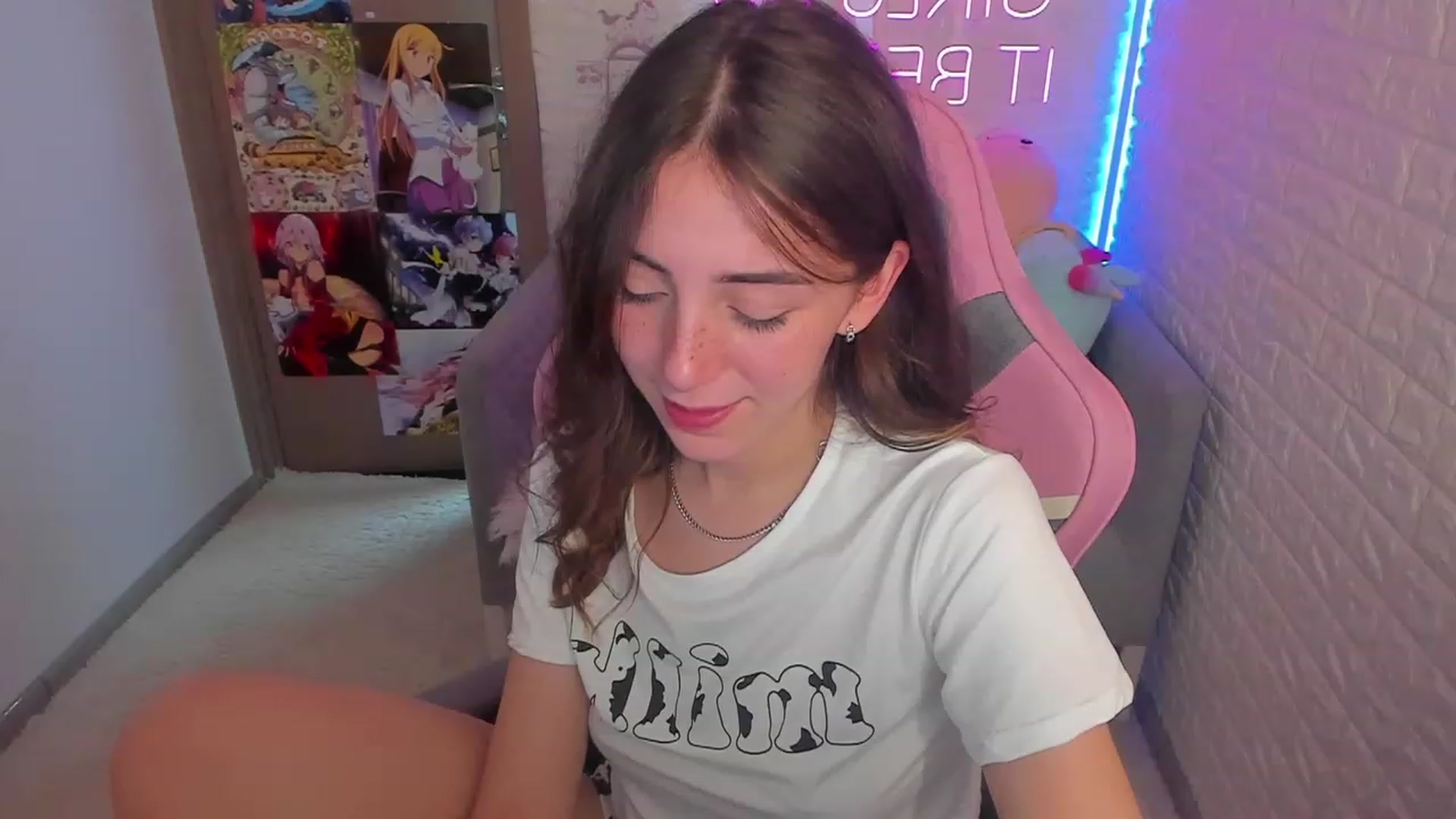 Gallery image thumbnail from ElsaYoung's myfreecams stream on, 02/01/2023, 09:27 image 6 of 20