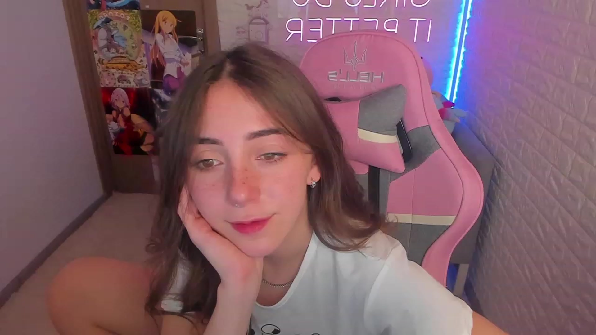 Gallery image thumbnail from ElsaYoung's myfreecams stream on, 02/01/2023, 09:27 image 3 of 20