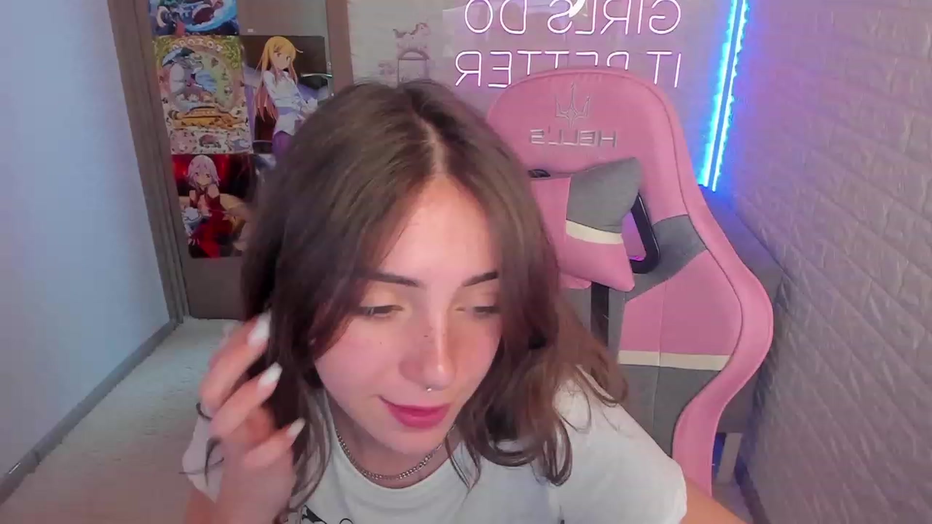 Gallery image thumbnail from ElsaYoung's myfreecams stream on, 02/01/2023, 11:16 image 10 of 20