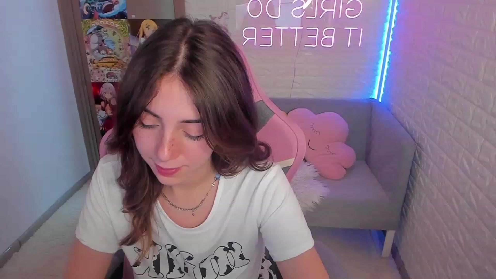Gallery image thumbnail from ElsaYoung's myfreecams stream on, 02/01/2023, 11:16 image 17 of 20
