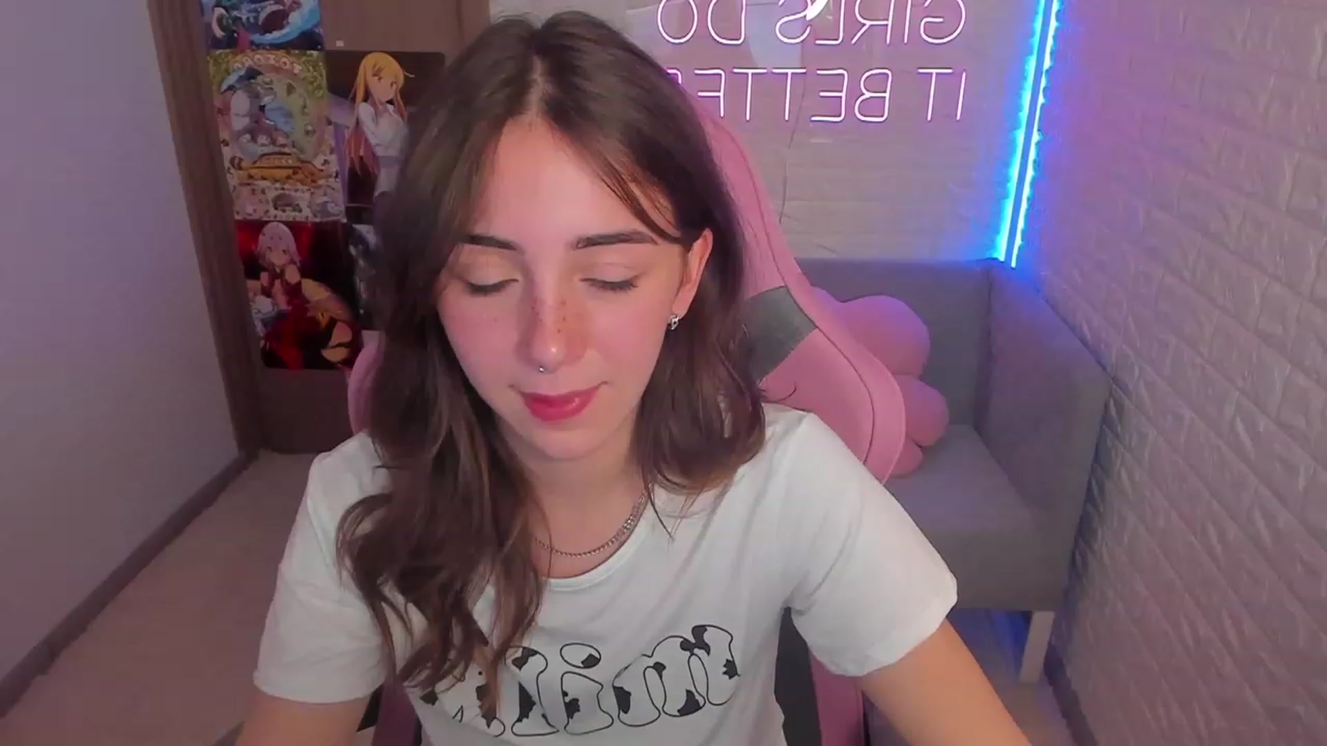 Gallery image thumbnail from ElsaYoung's myfreecams stream on, 02/01/2023, 11:16 image 1 of 20