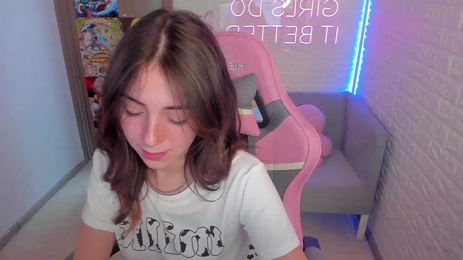 Gallery image thumbnail from ElsaYoung's myfreecams stream on, 02/01/2023, 11:16 image 16 of 20