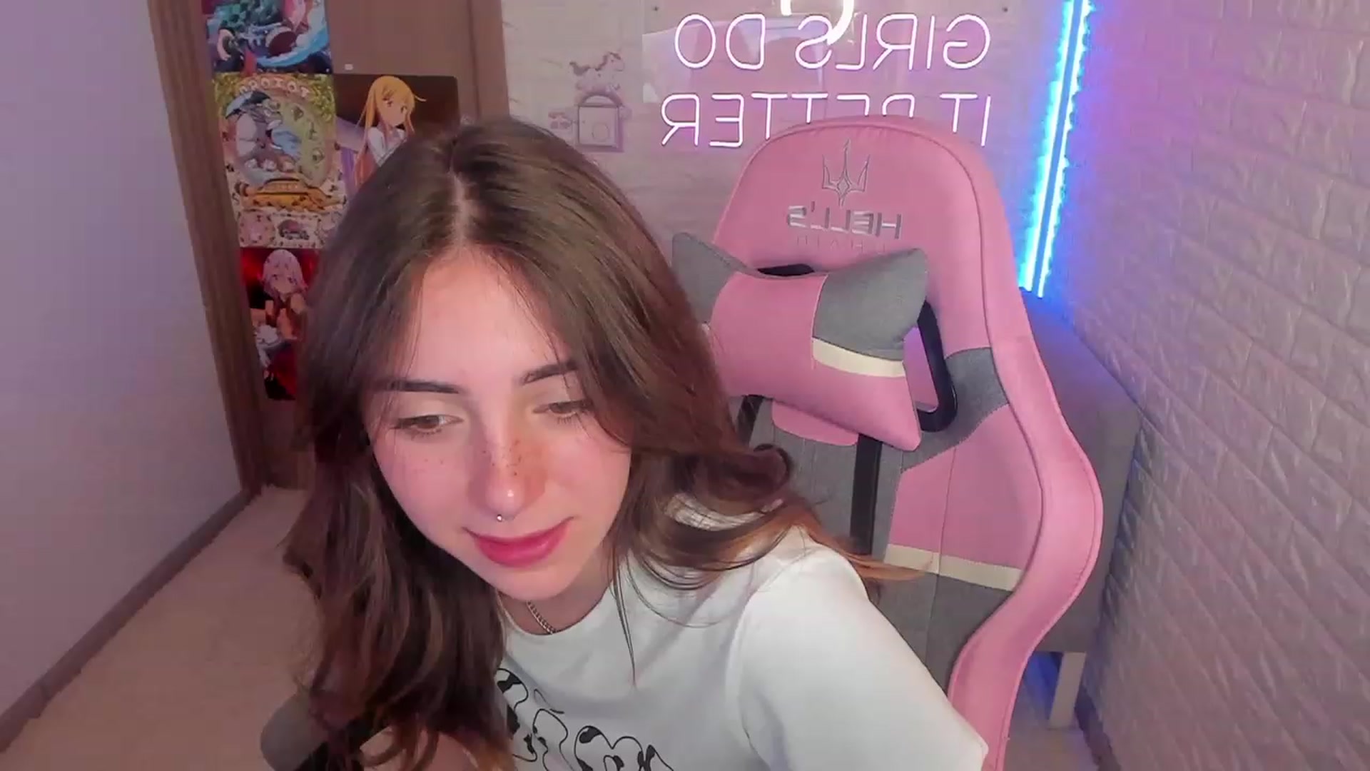 Gallery image thumbnail from ElsaYoung's myfreecams stream on, 02/01/2023, 11:16 image 6 of 20