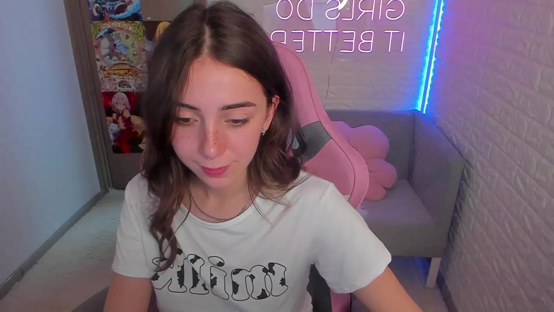 Gallery image thumbnail from ElsaYoung's myfreecams stream on, 02/01/2023, 11:16 image 11 of 20
