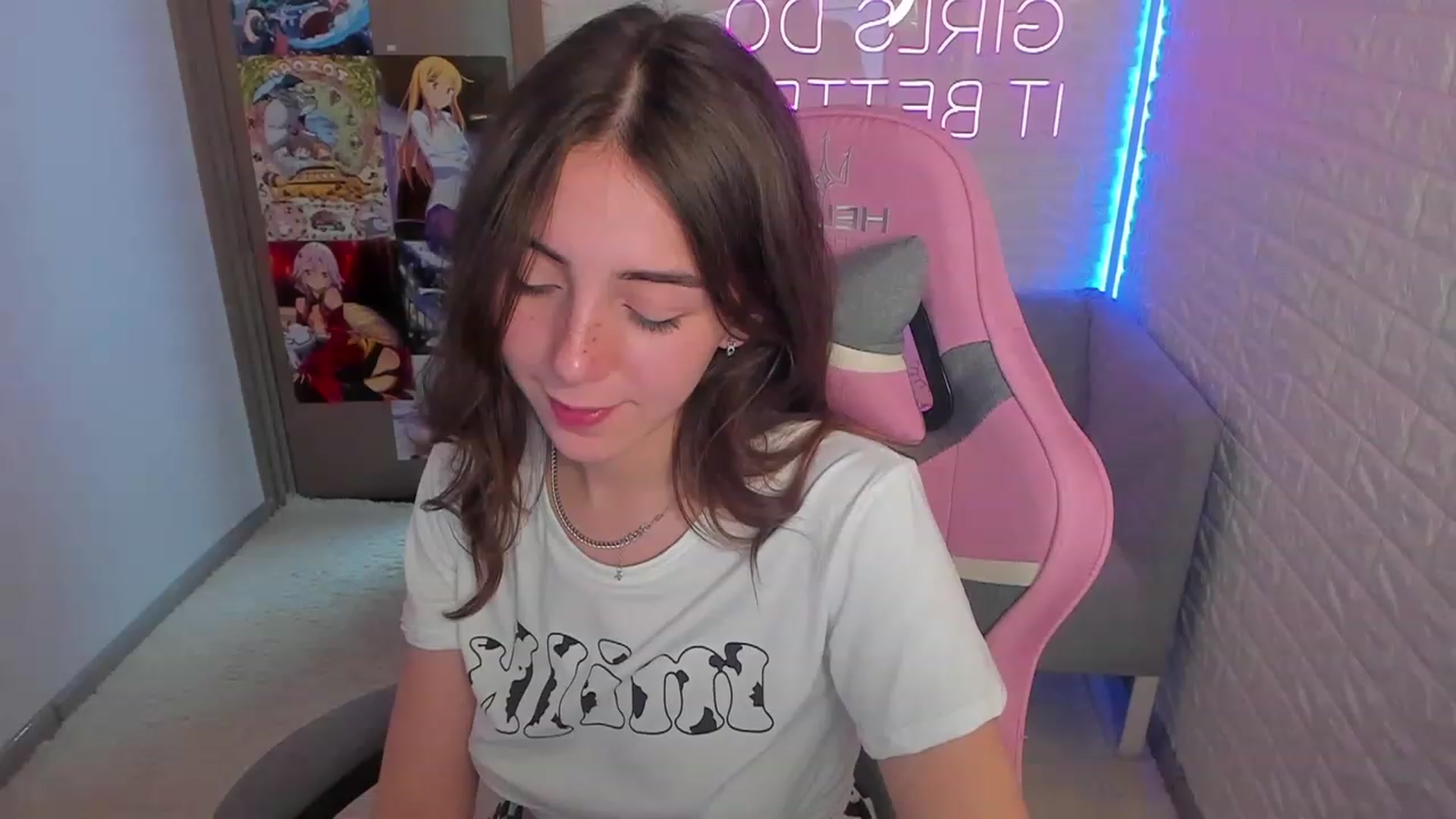 Gallery image thumbnail from ElsaYoung's myfreecams stream on, 02/01/2023, 11:16 image 20 of 20