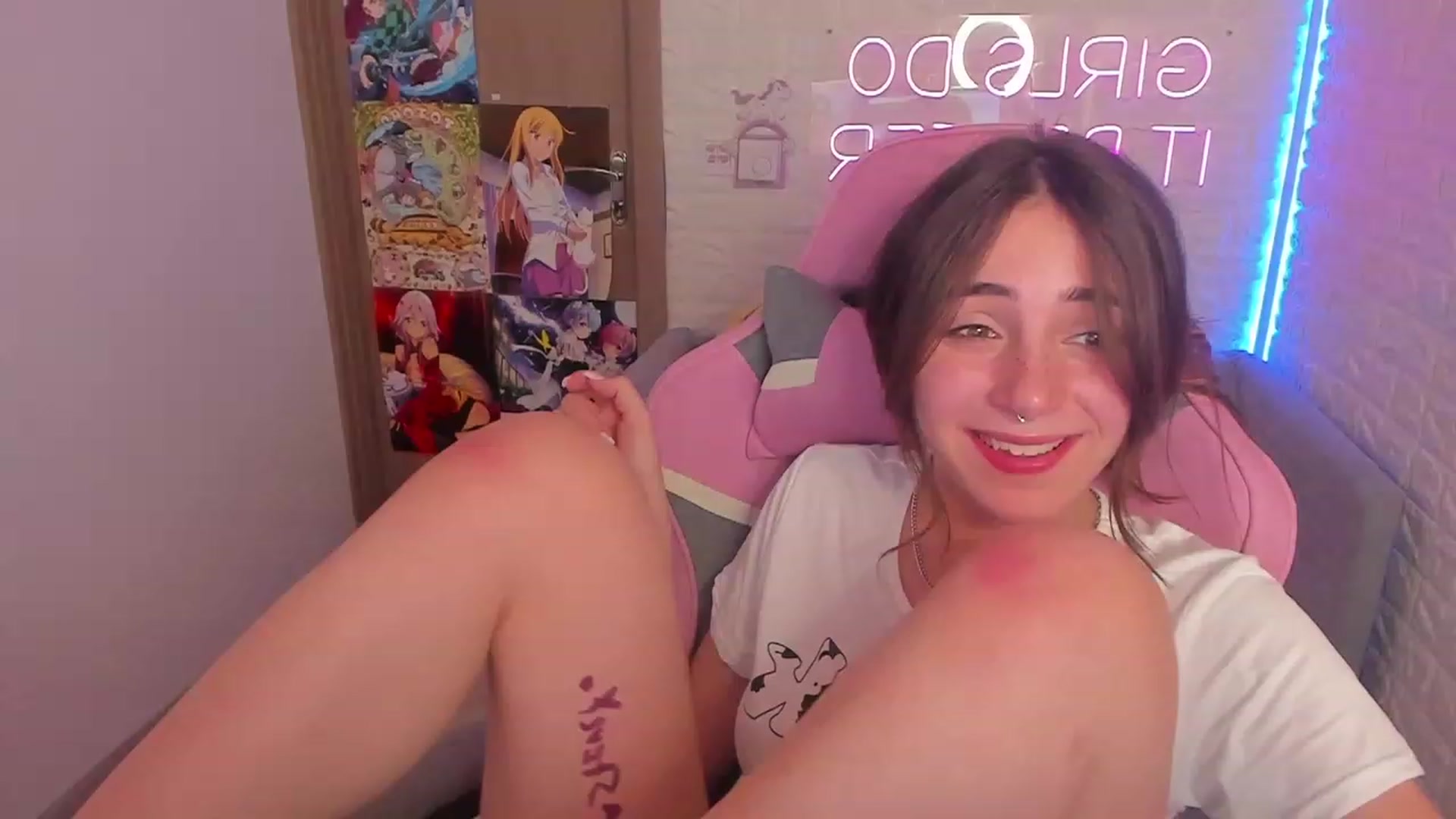 Gallery image thumbnail from ElsaYoung's myfreecams stream on, 02/01/2023, 13:44 image 5 of 20